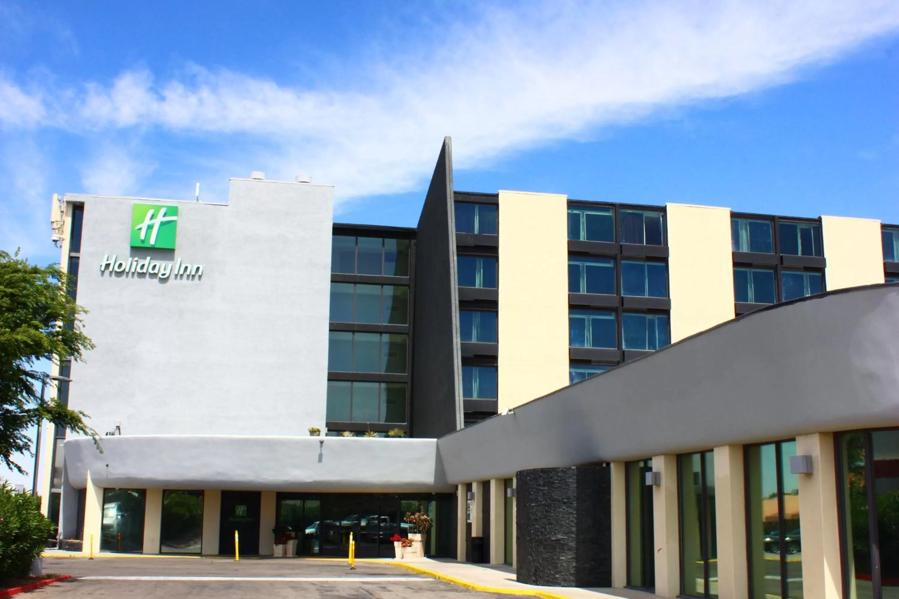 Property building in Holiday Inn Victorville by IHG