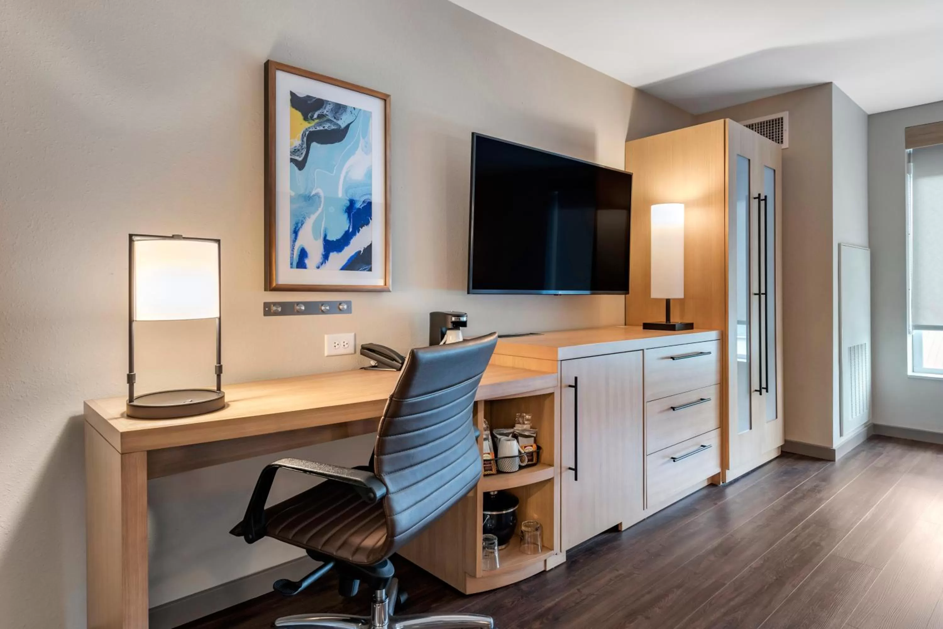 TV and multimedia in Hyatt Place Indianapolis Carmel