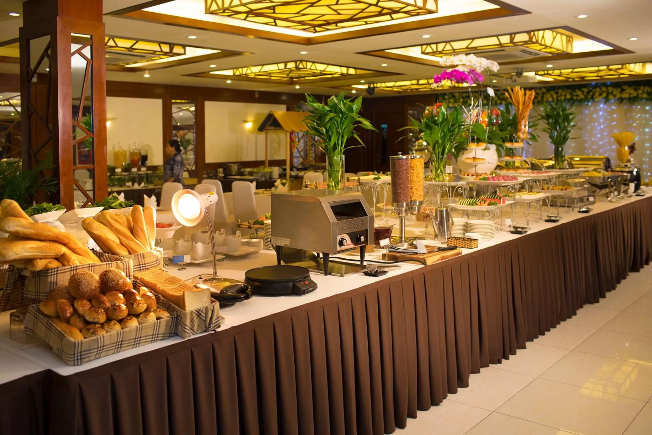 Restaurant/places to eat in Vien Dong Hotel - Near Bui Vien Walking Street