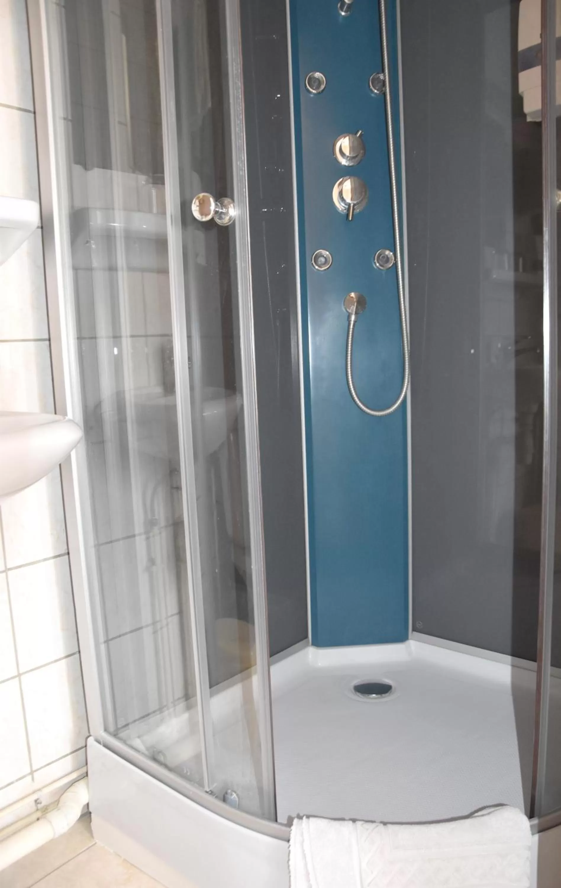 Bathroom in Hotel Gai Relais