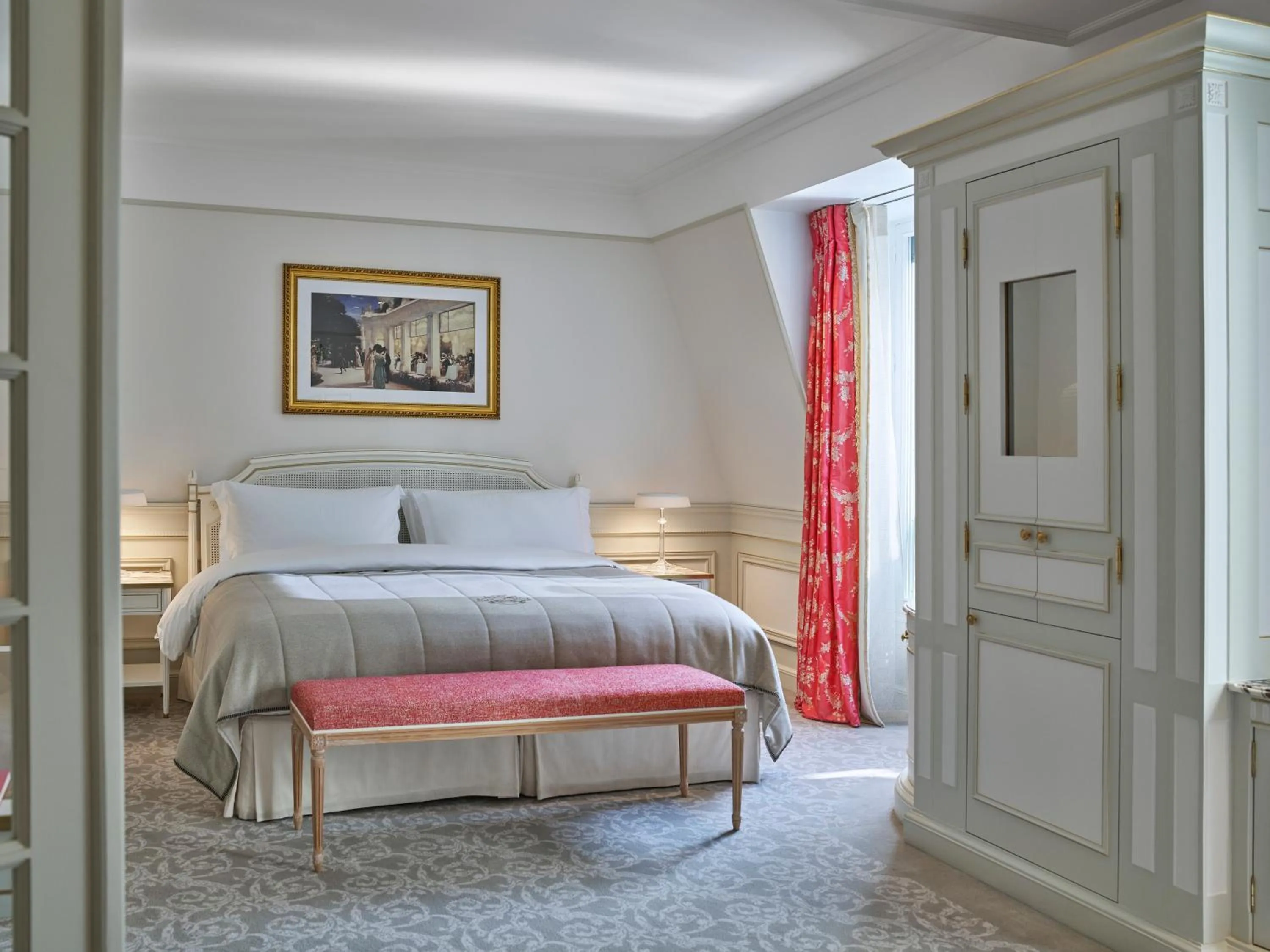 Bedroom, Bed in Le Meurice – Dorchester Collection