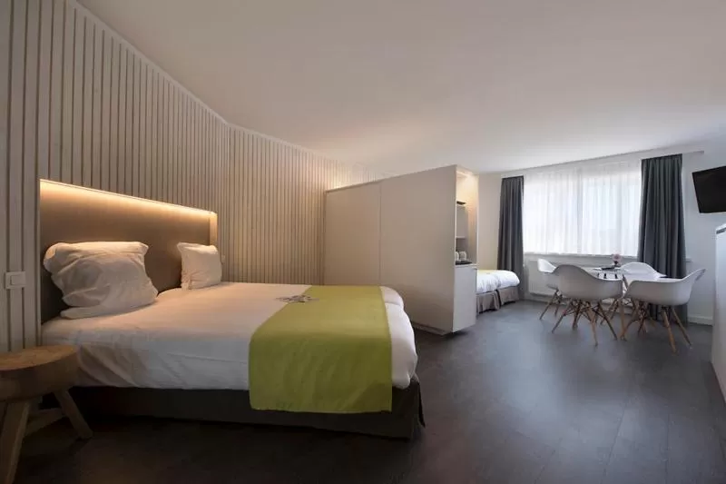 Bedroom, Bed in Flanders Hotel