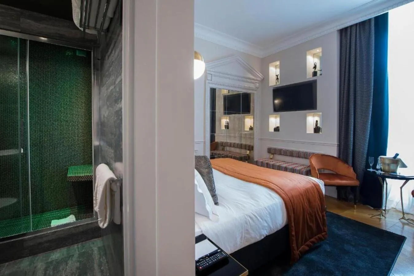 Bed in Torre Argentina Relais - Residenze di Charme