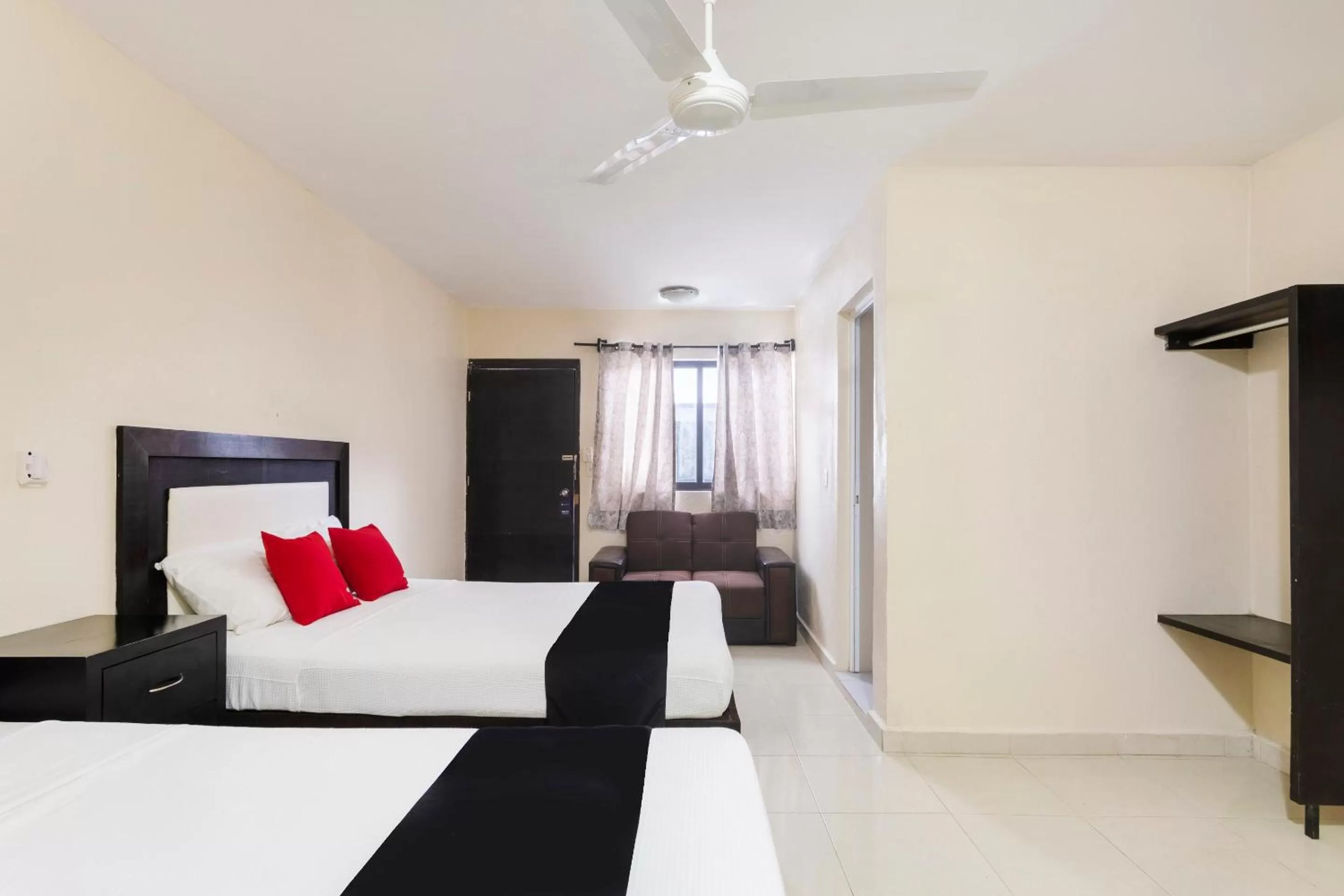 Bedroom, Bed in Hotel Jardín Cancún