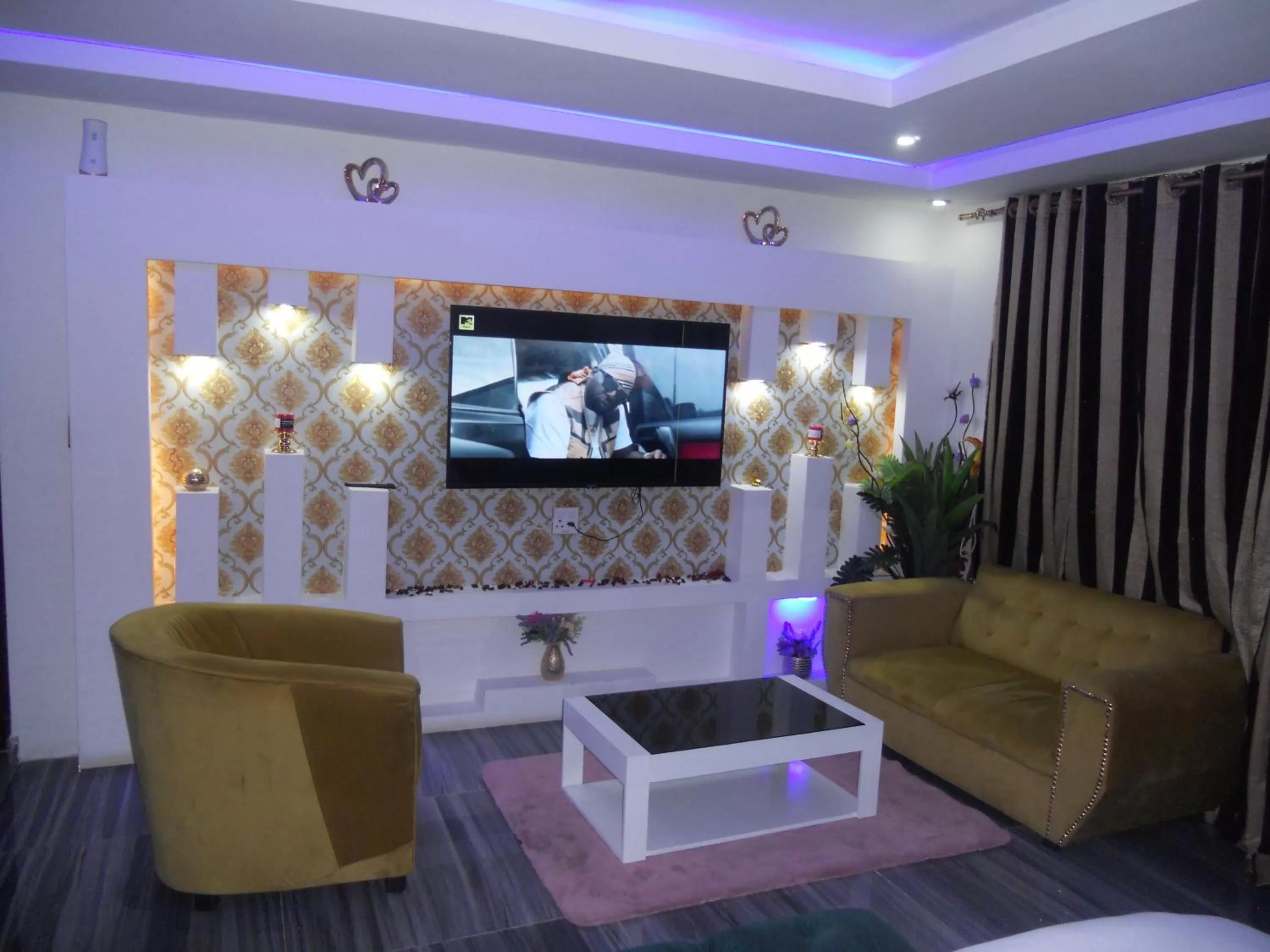 Seating area in Gold Crown International Hotel Johannesburg