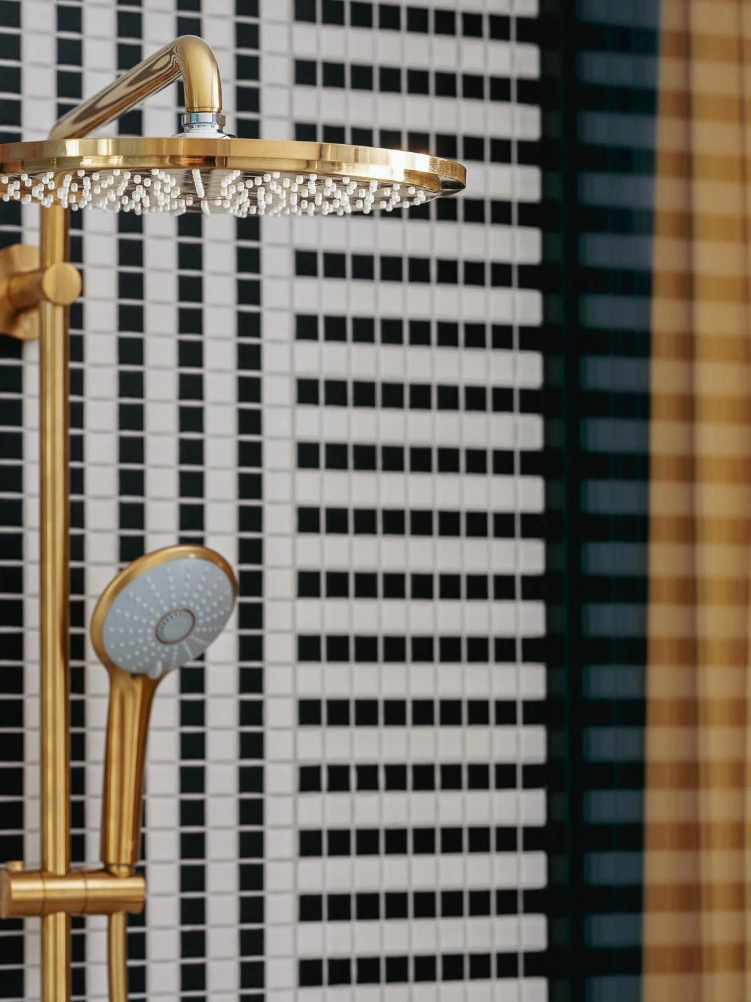 Shower in Dandy Hotel & Kitchen