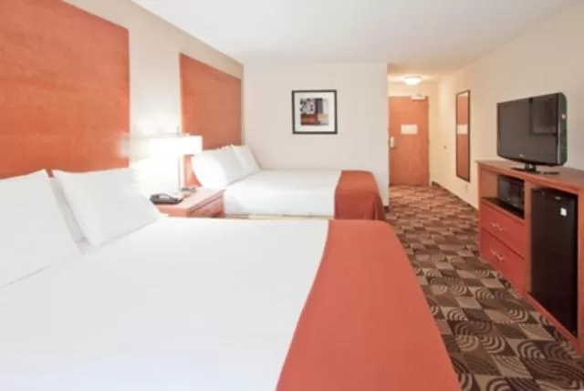 Double Room with Roll in Shower - Hearing Accessible/Non-Smoking  in Holiday Inn Express Hotel & Suites Bainbridge, an IHG Hotel