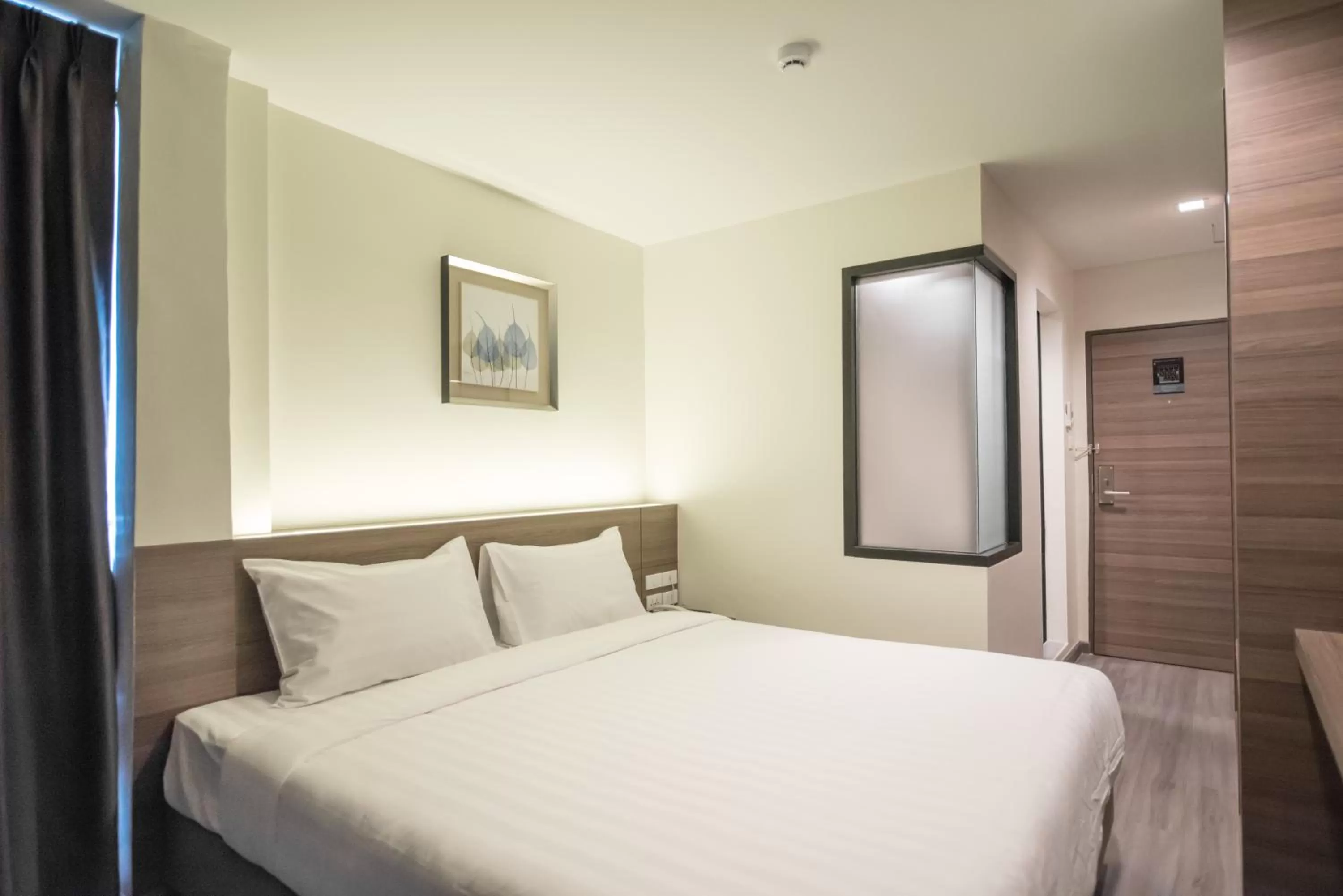 Photo of the whole room, Bed in Sovereign Group Hotel at Pratunam