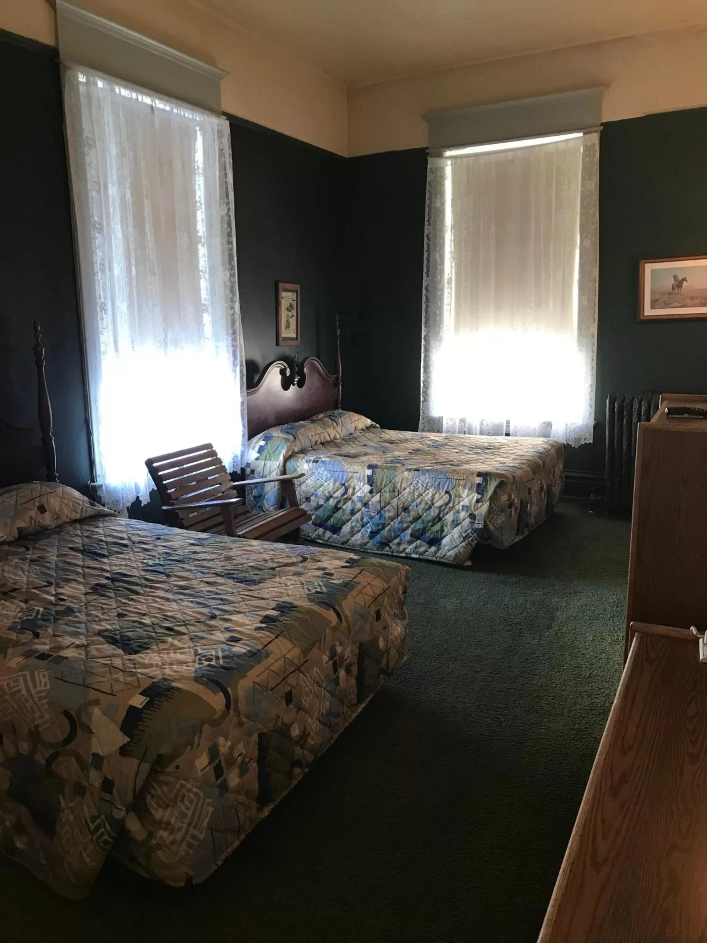 Classic Quadruple Room - Smoking in Historic Franklin Hotel