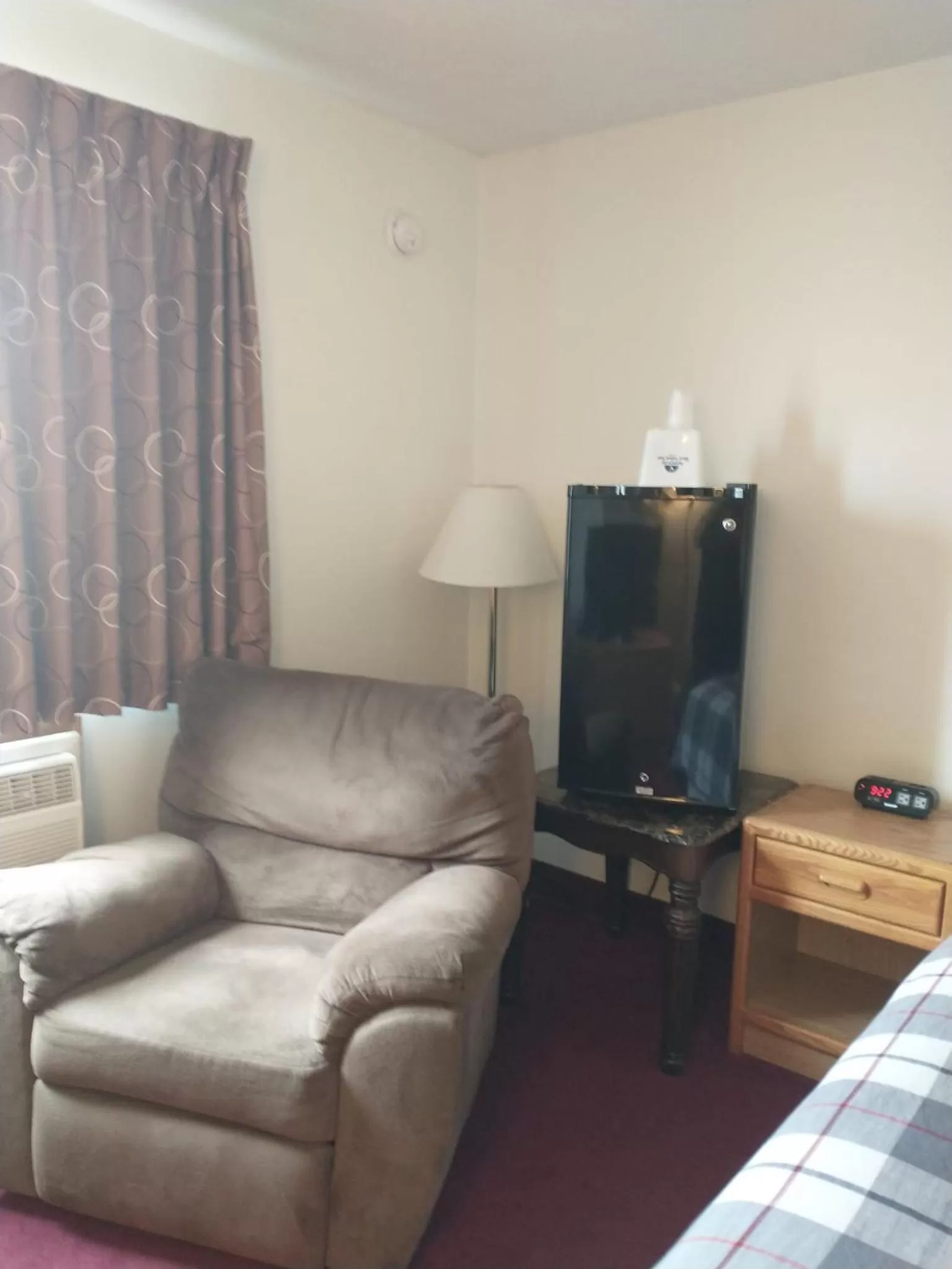 Seating area in Americas Best Value Inn Sauk Centre