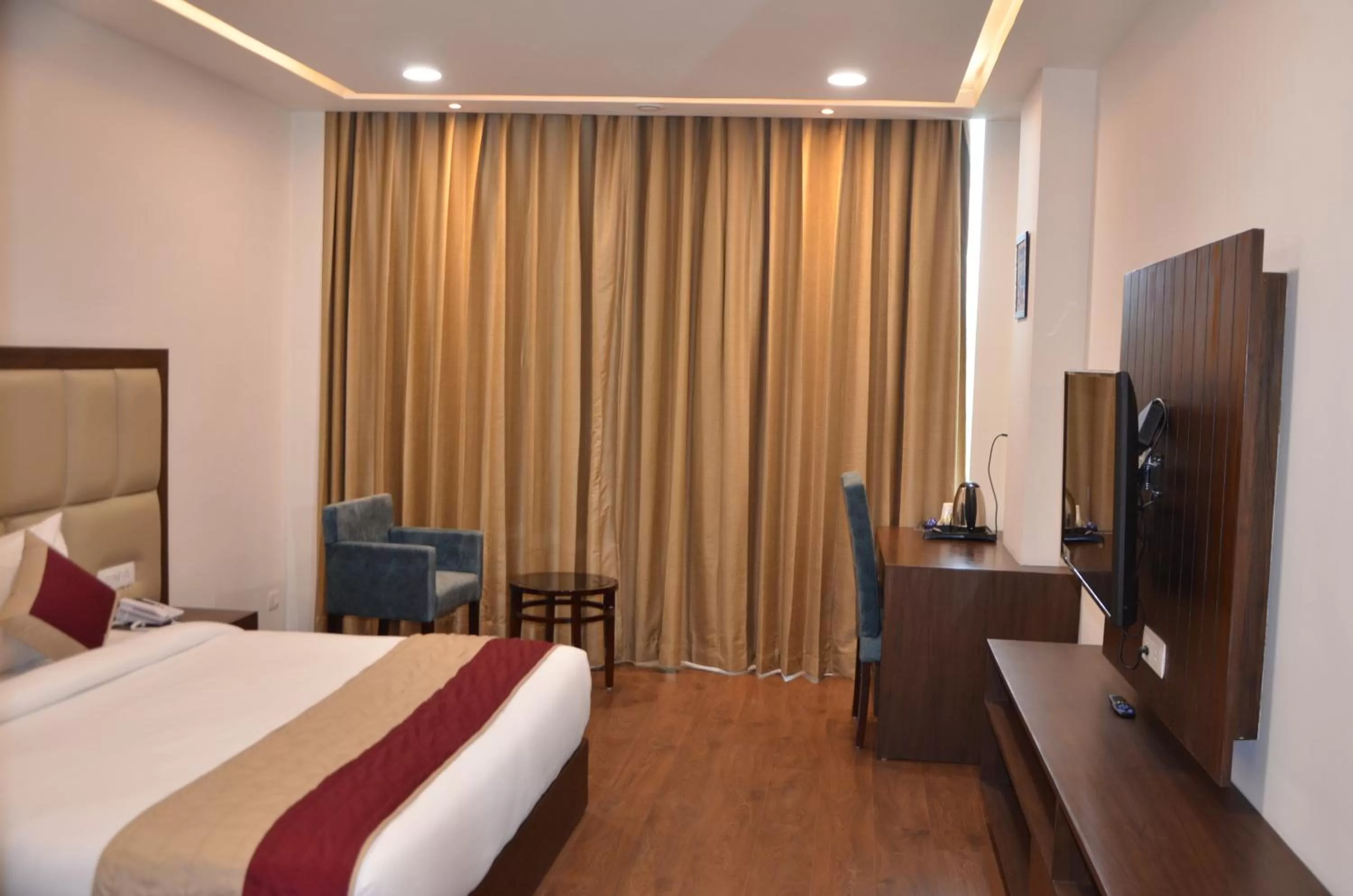 Photo of the whole room, Bed in Best Western Dalhousie