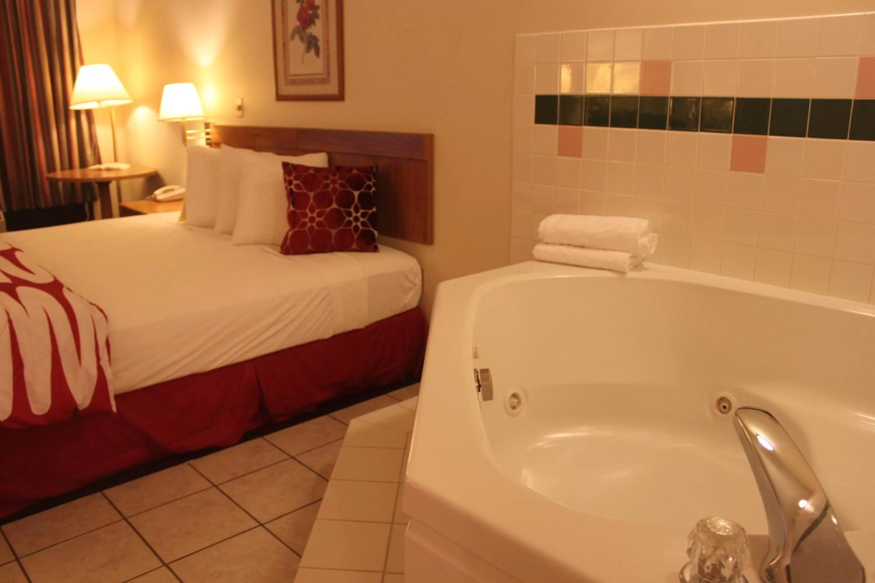 Hot Tub, Bed in Ozark Valley Inn