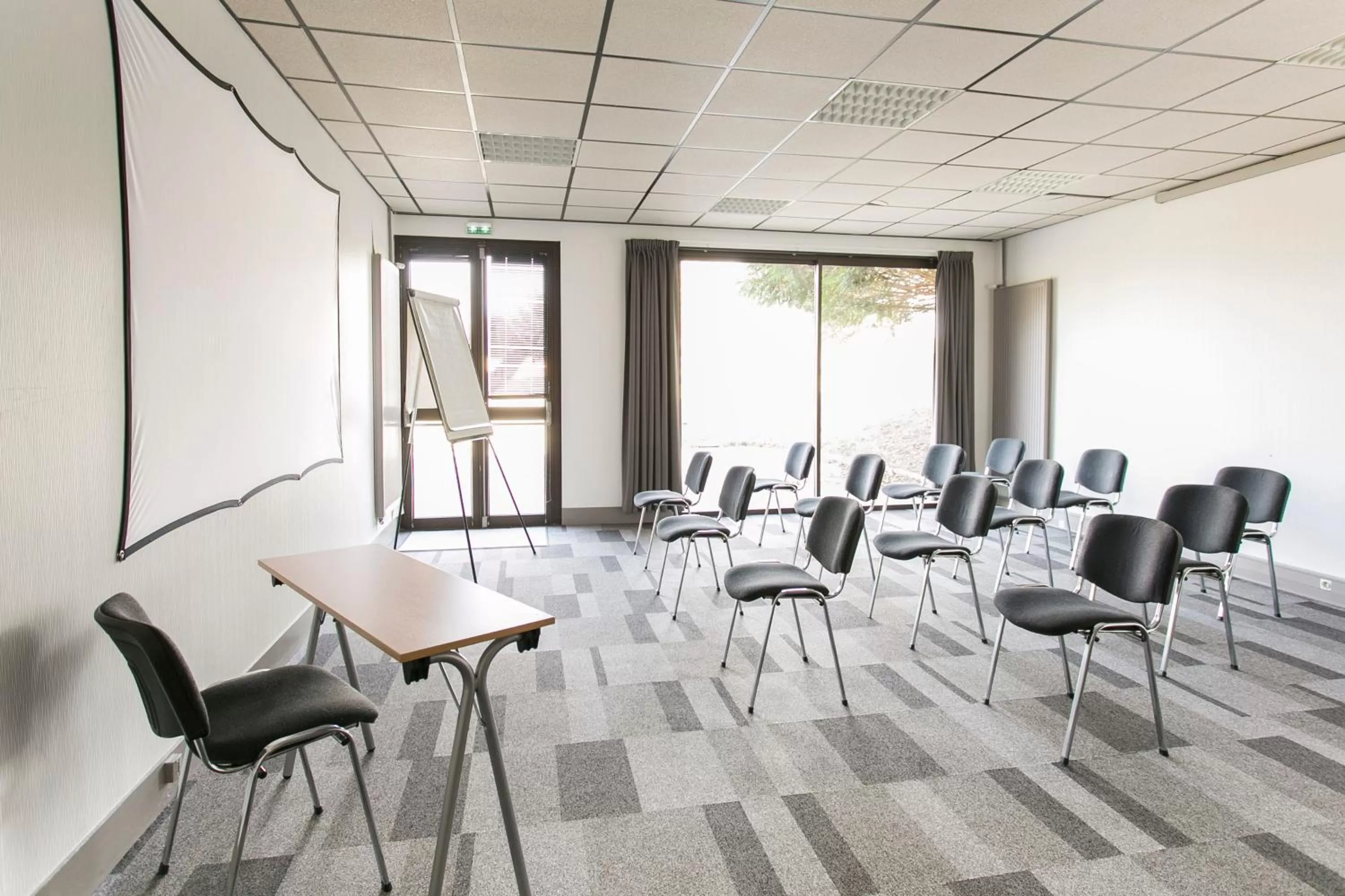 Business facilities in Hôtel Résidence Normandy Country Club by Popinns