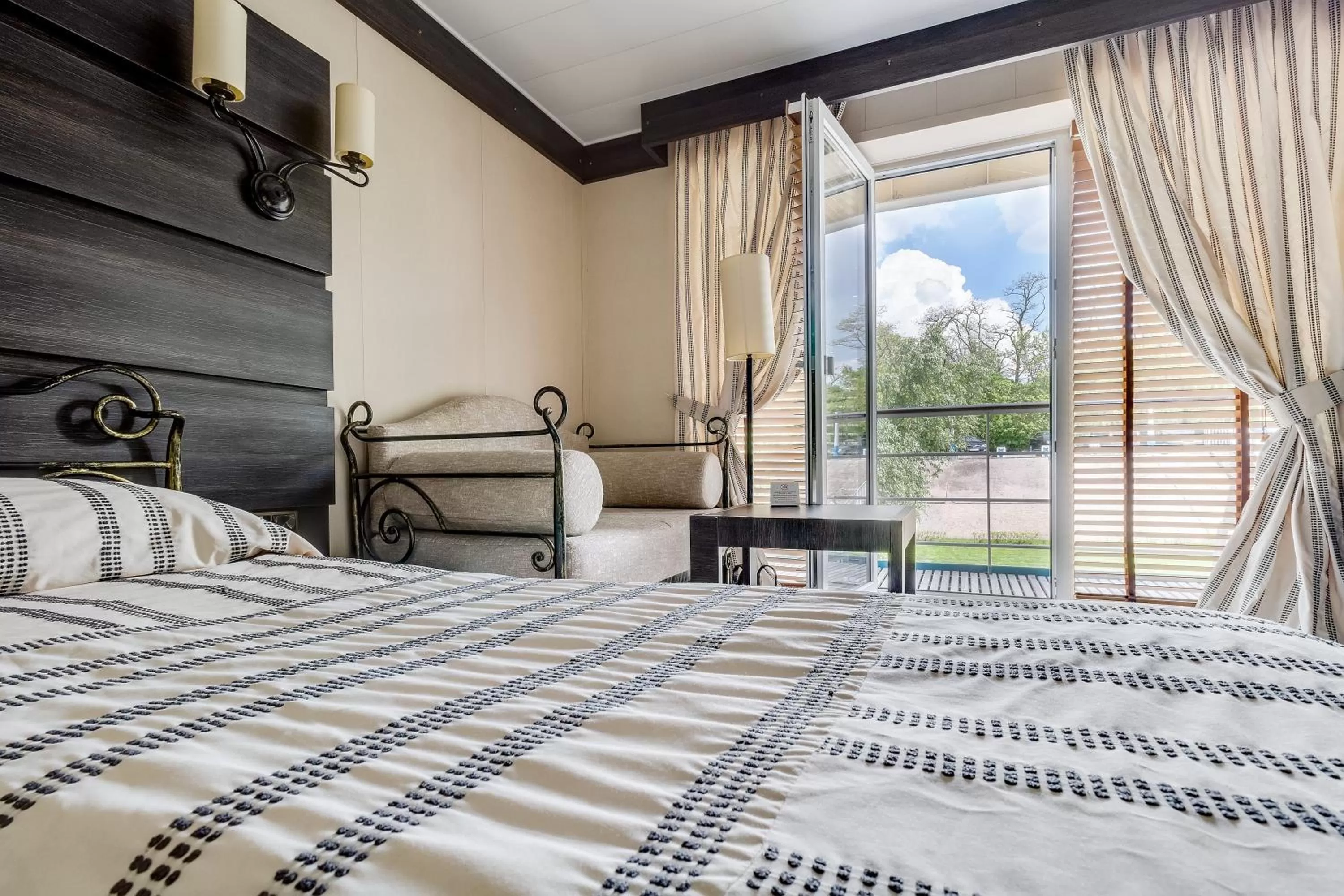 Bed in Bakkara Hotel