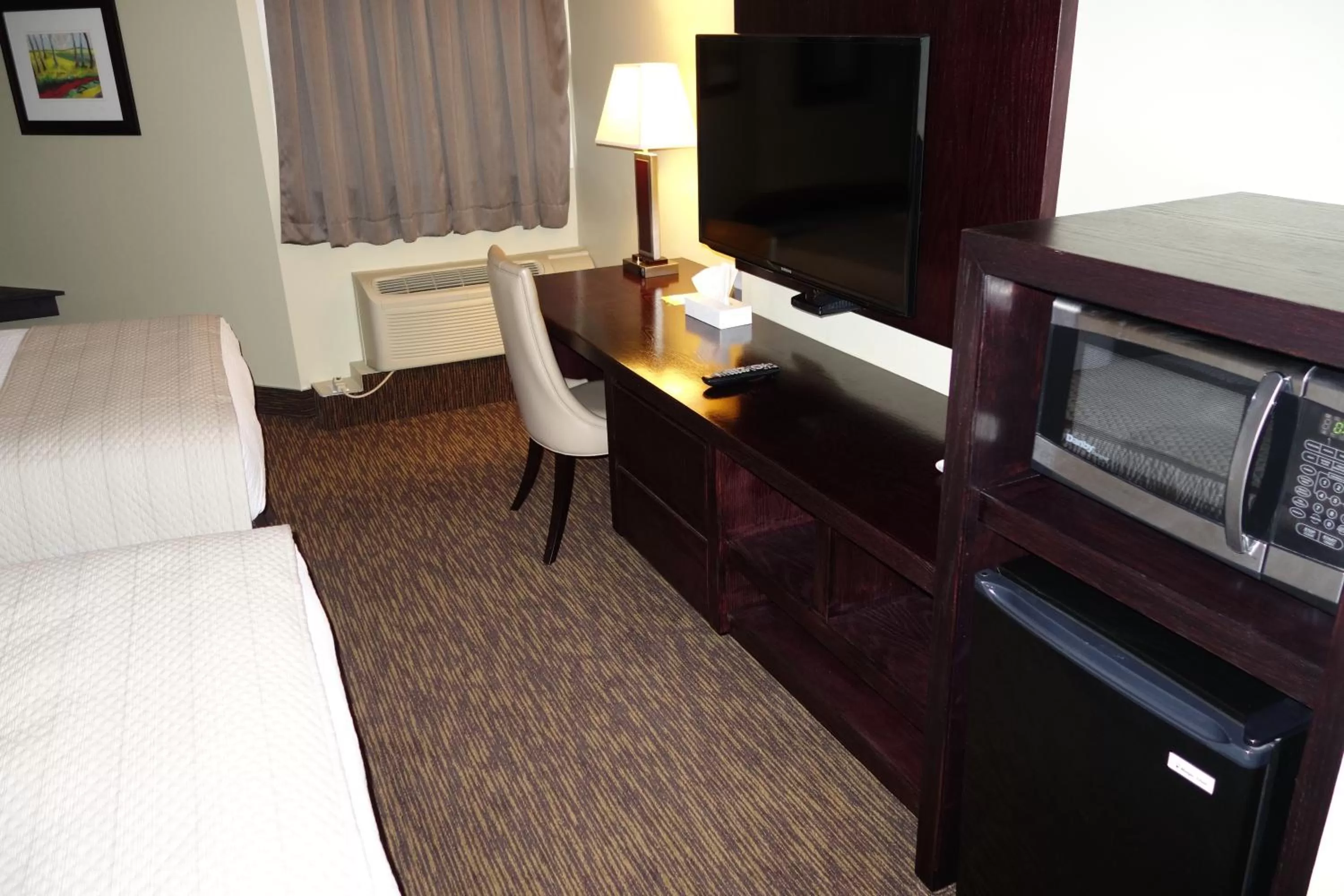 TV and multimedia, Bed in Days Inn by Wyndham Vermilion
