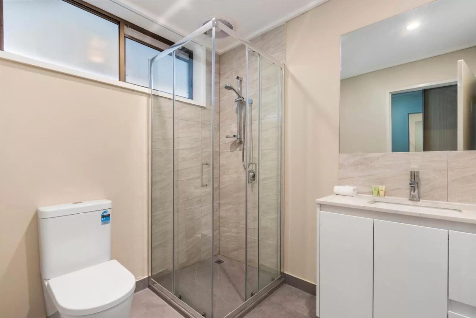 Knox International Hotel and Apartments