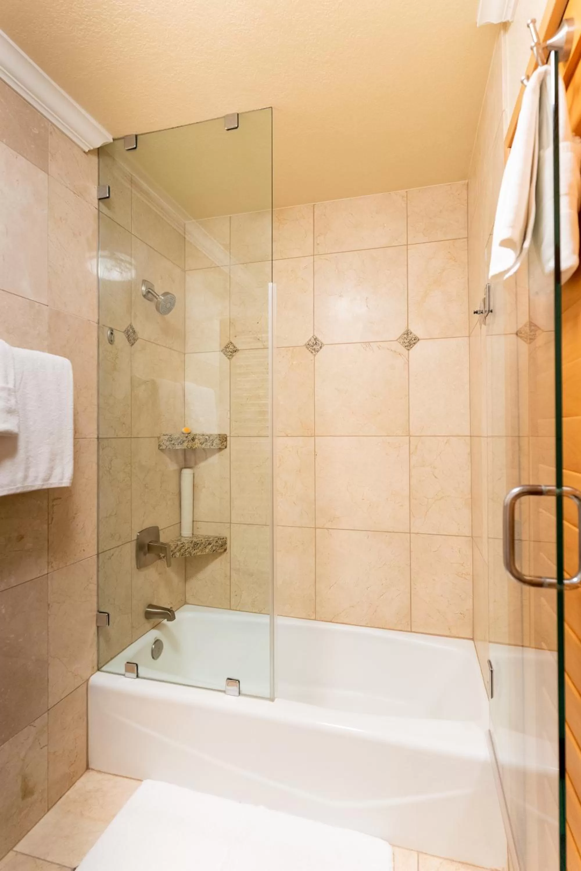 Bathroom in Pacific Terrace Hotel