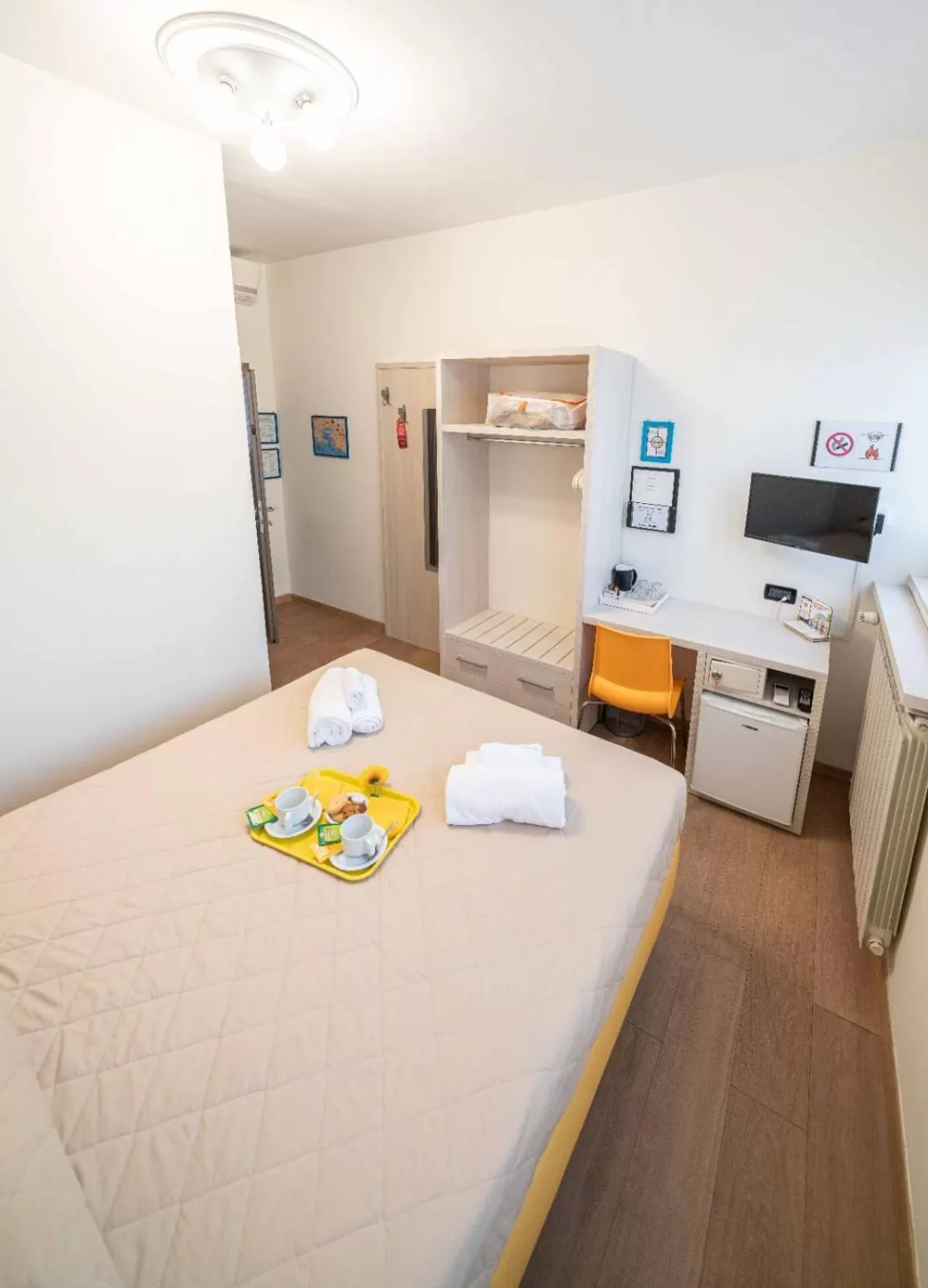 Bed in Hotel Cairoli