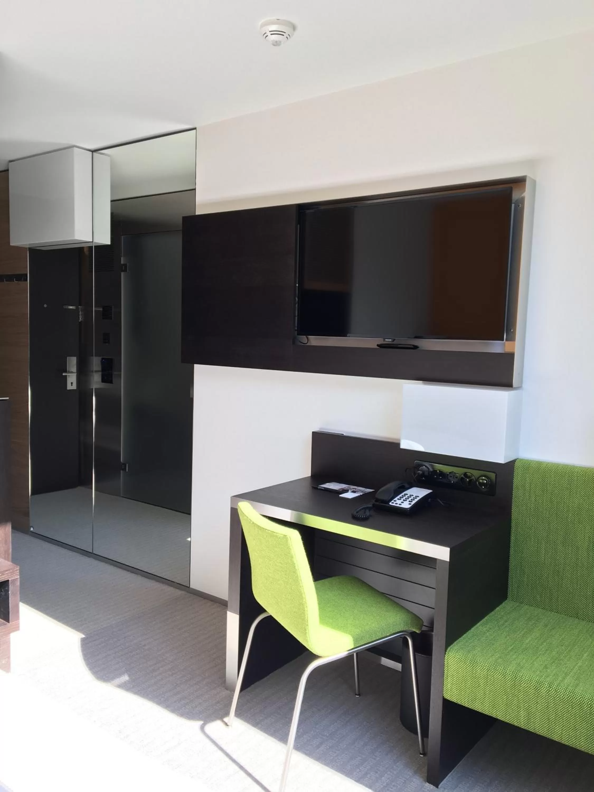 TV and multimedia in Züri by Fassbind