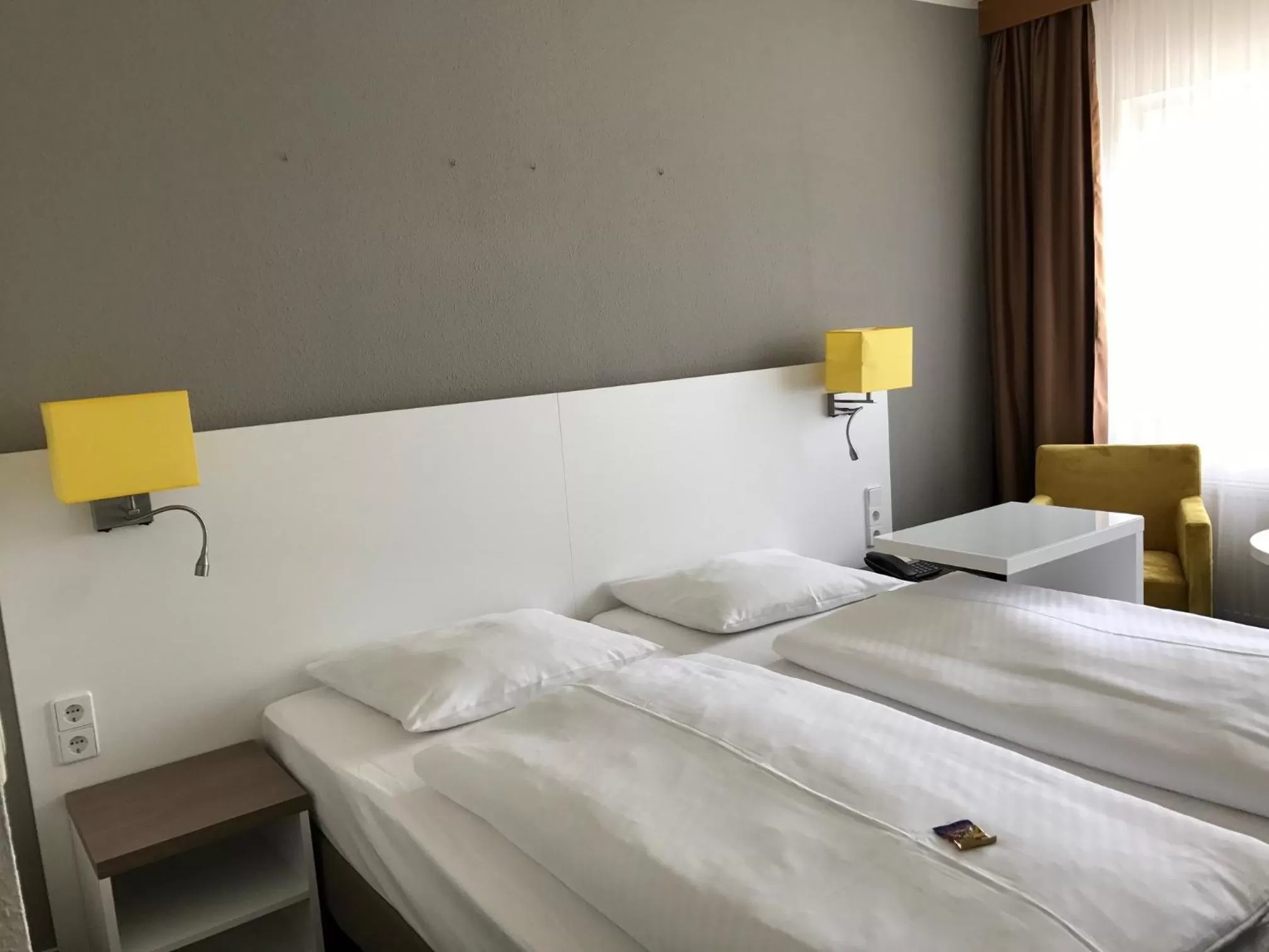 Photo of the whole room, Bed in astral'Inn Leipzig Hotel & Restaurant