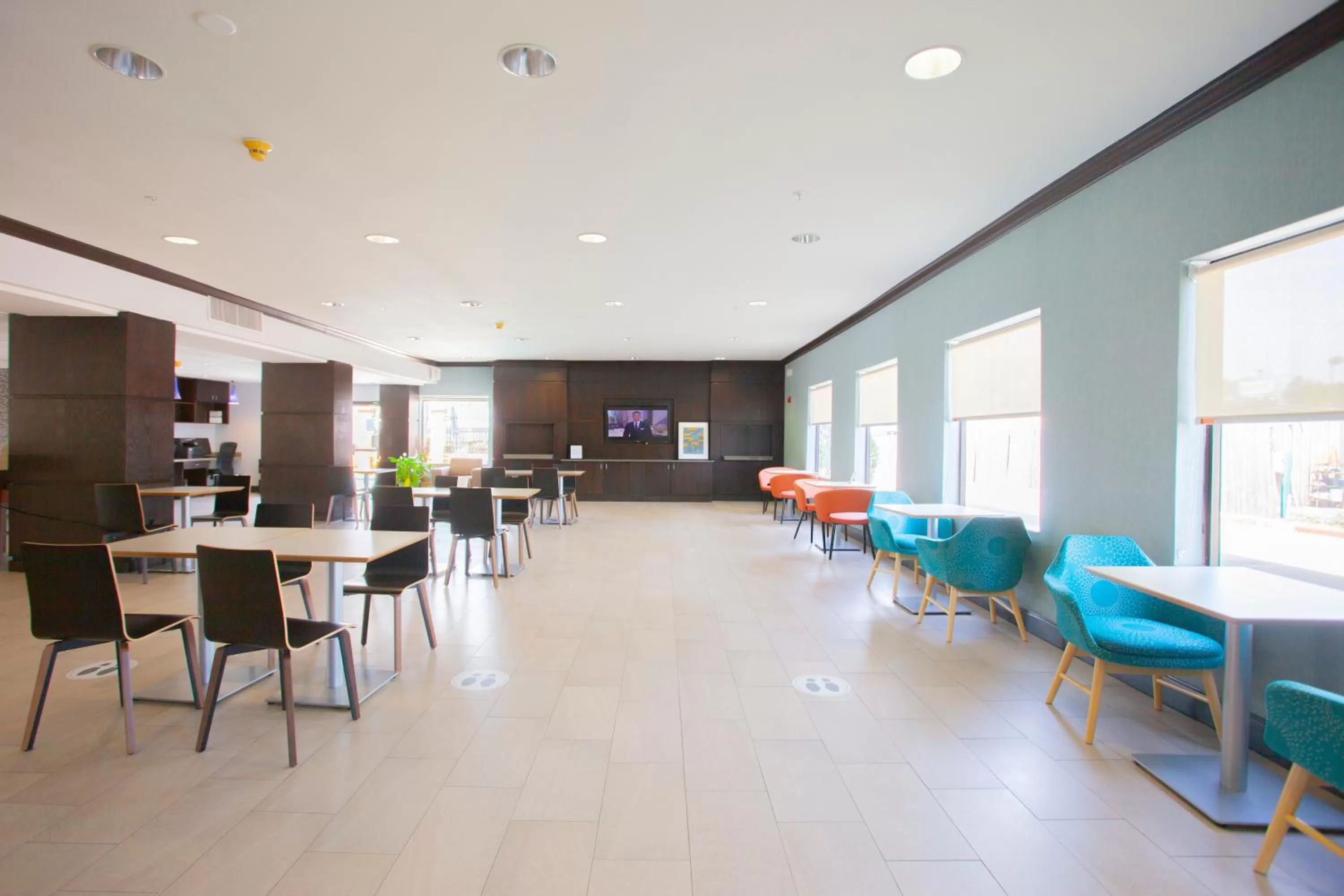 Breakfast in Holiday Inn & Suites Spring - The Woodlands