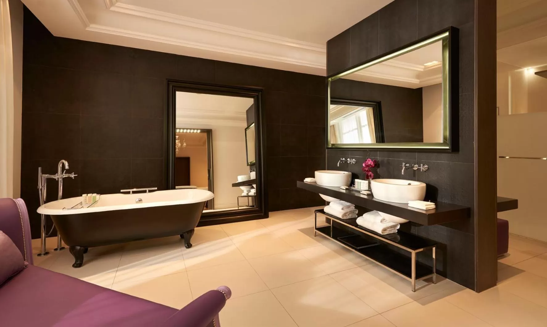 Bathroom, Bed in InterContinental Marseille - Hotel Dieu by IHG
