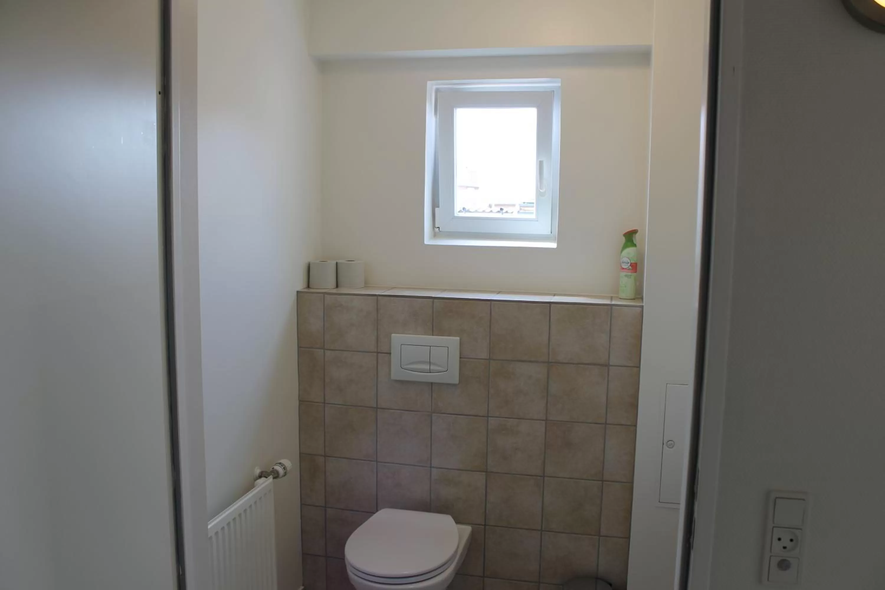 Toilet in Amalie Bed and Breakfast & Apartments