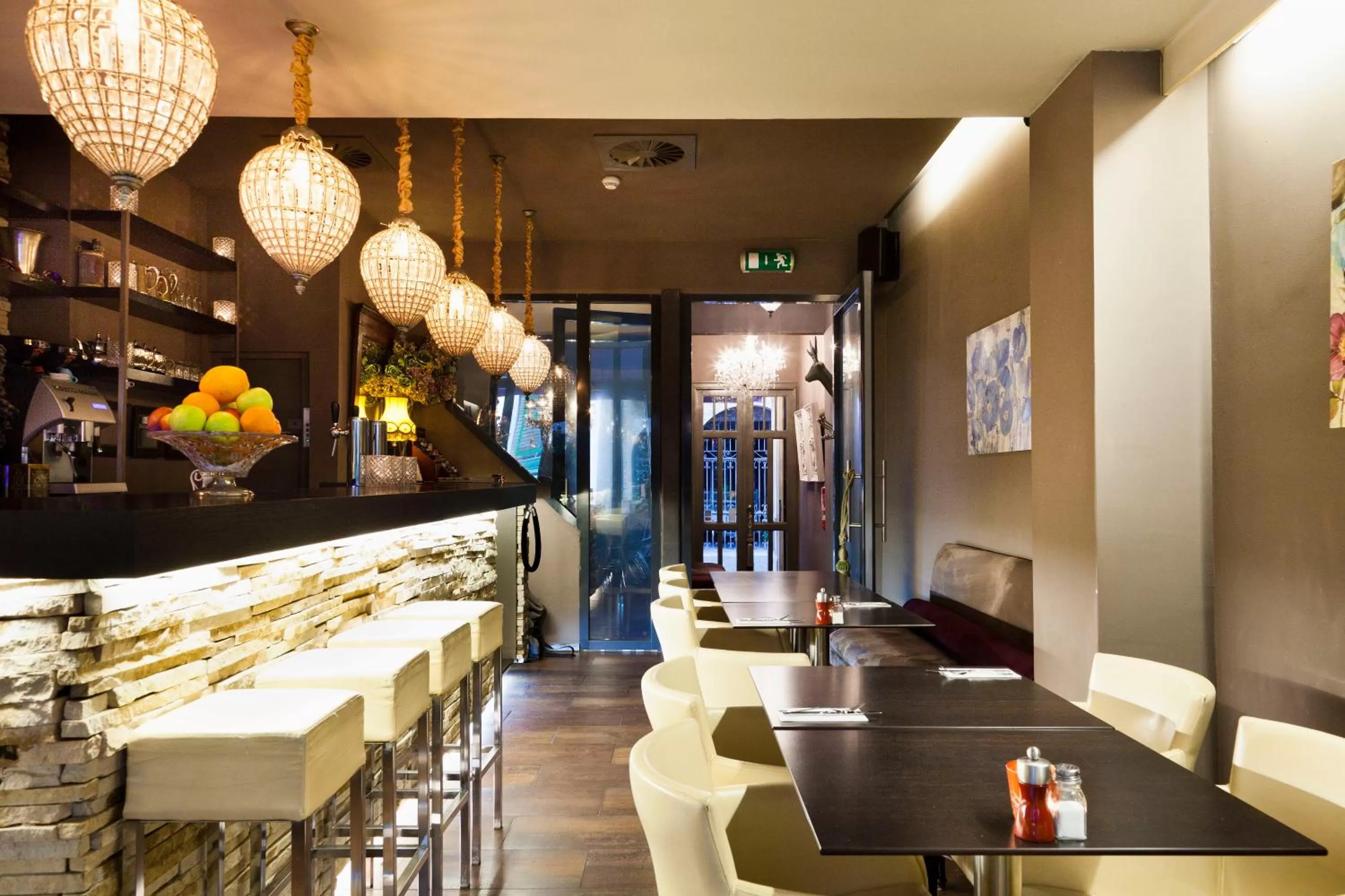 Lounge or bar in Hotel Diamonds and Pearls