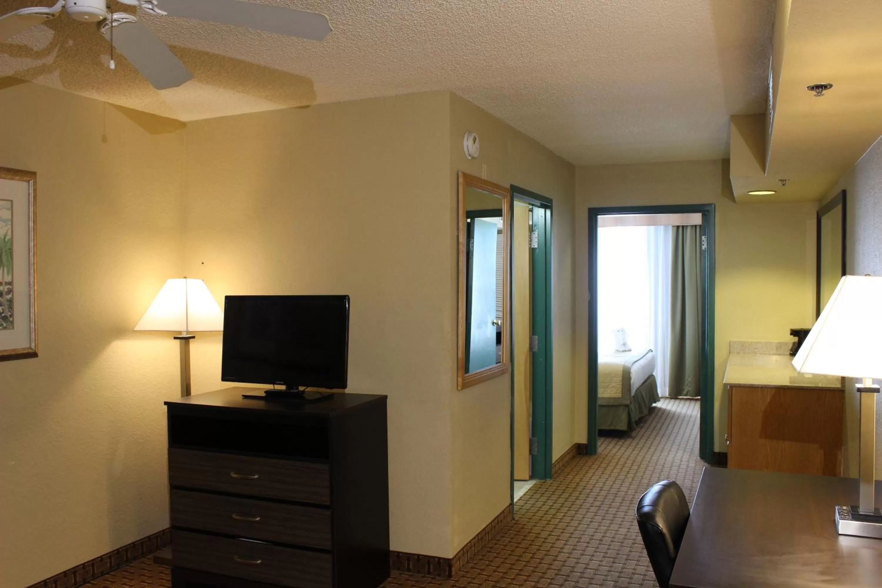TV and multimedia, Bed in Baymont by Wyndham Fort Myers Airport