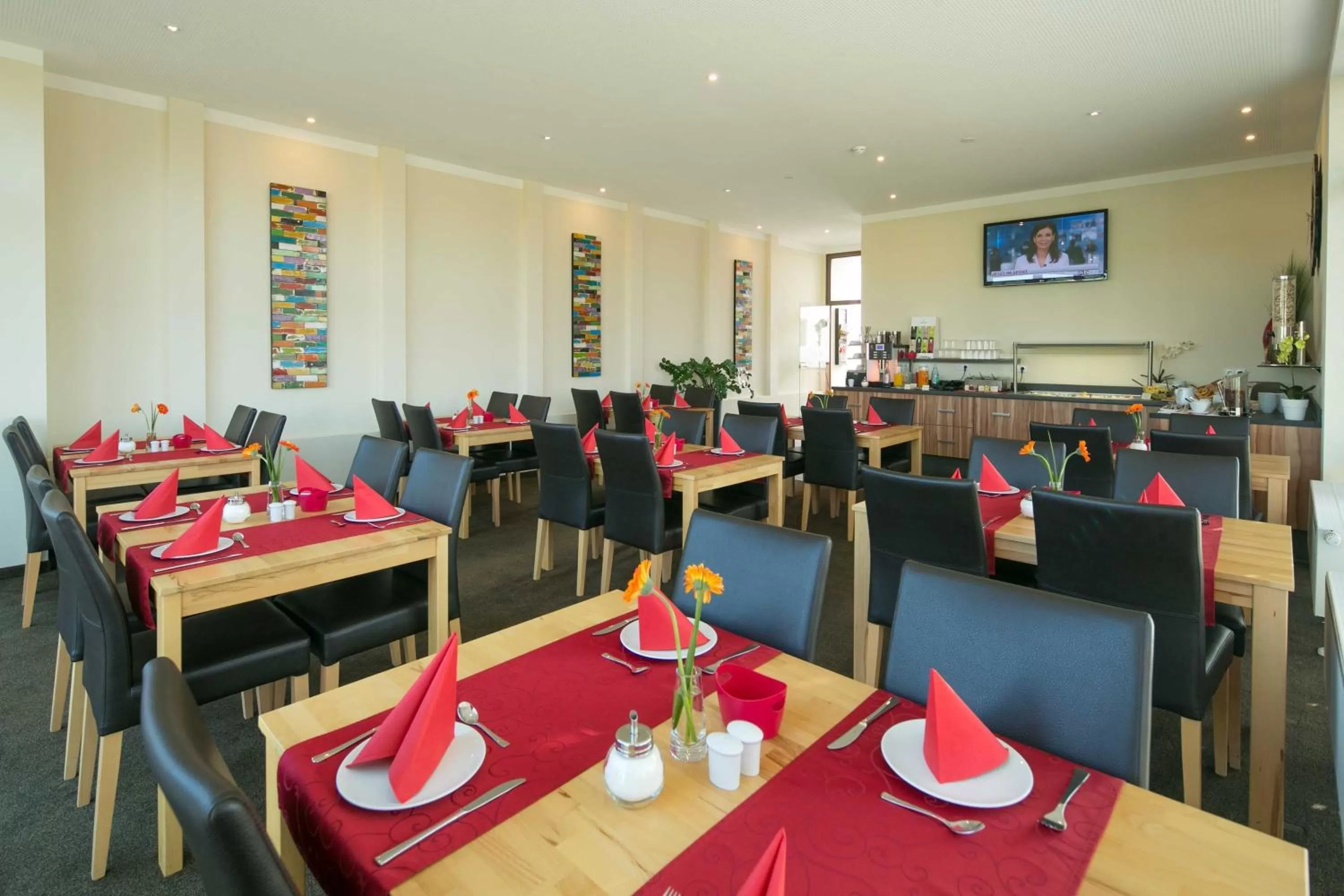 Restaurant/places to eat in Come IN Hotel