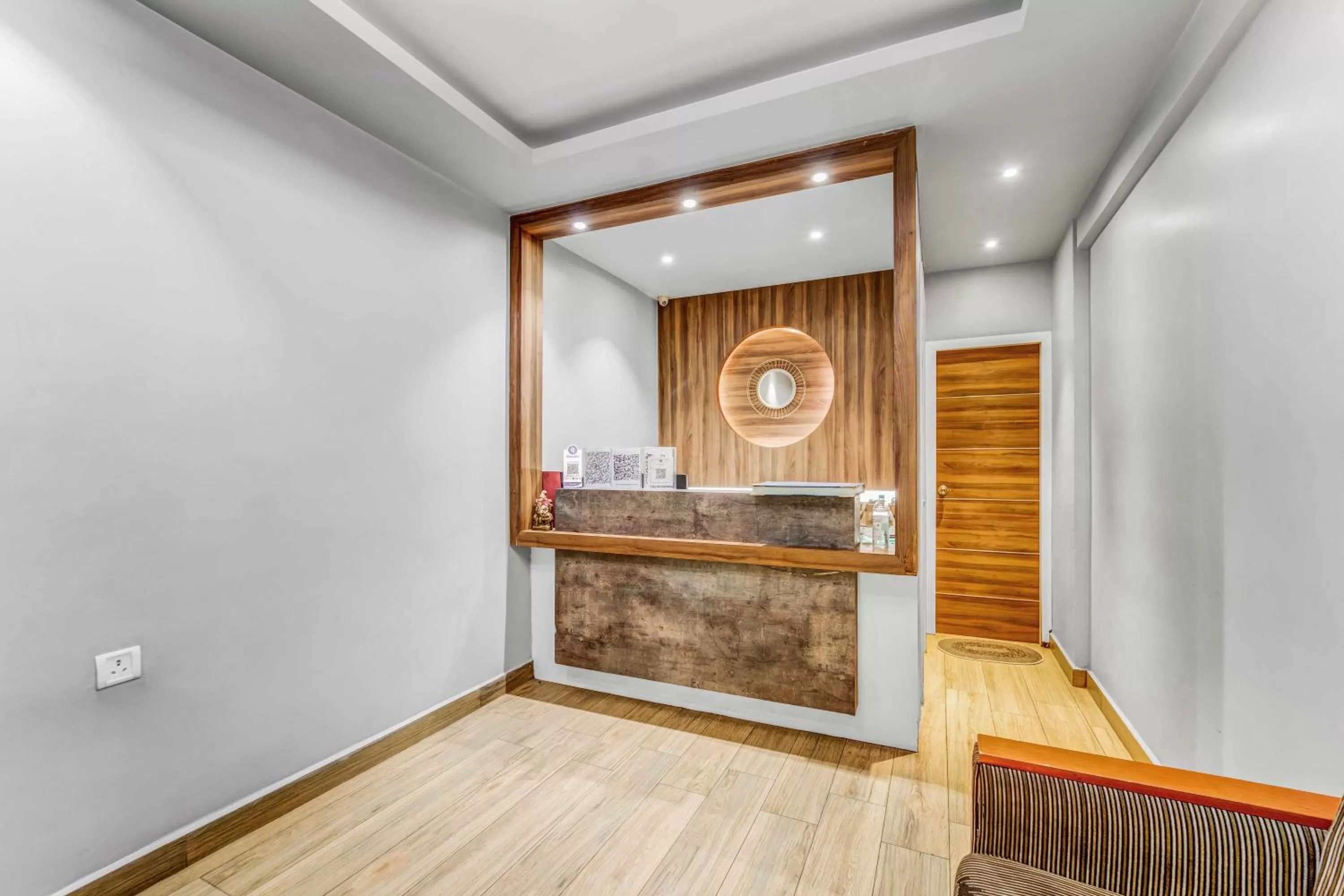 Lobby or reception, Lobby/Reception in Upar Hotels Cinecity Kodambakkam RAGHAVENDRA MANDAPAM