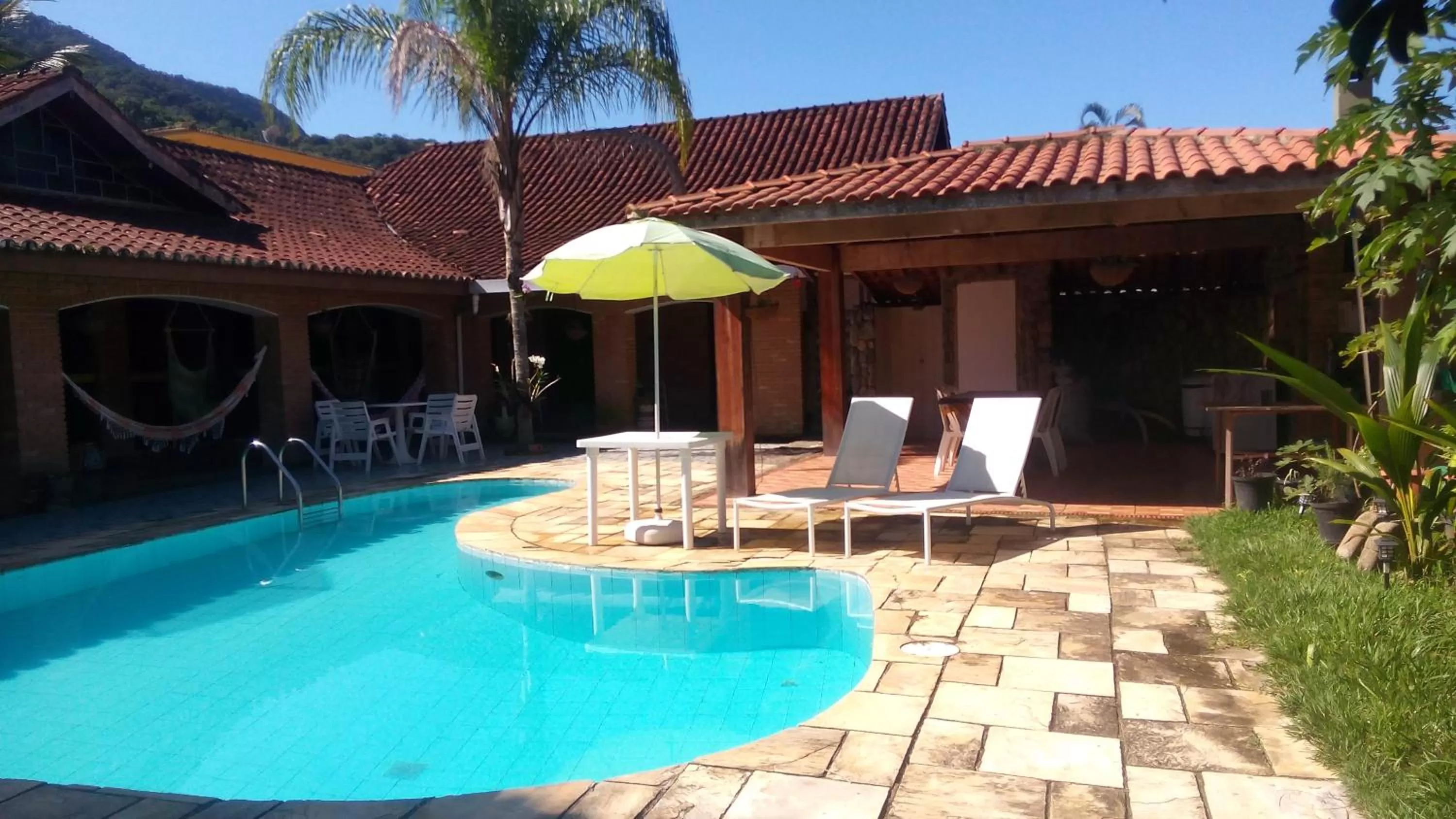 Swimming pool in Pousada Na Praia Ubatuba