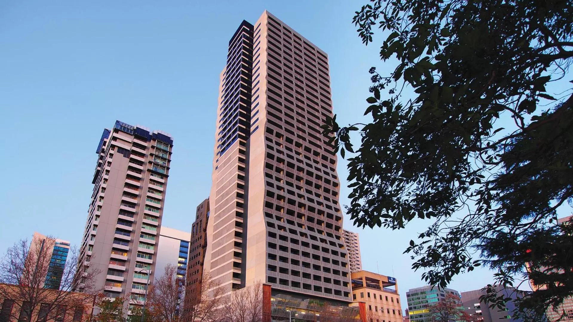Property building in Oaks Melbourne on William Suites