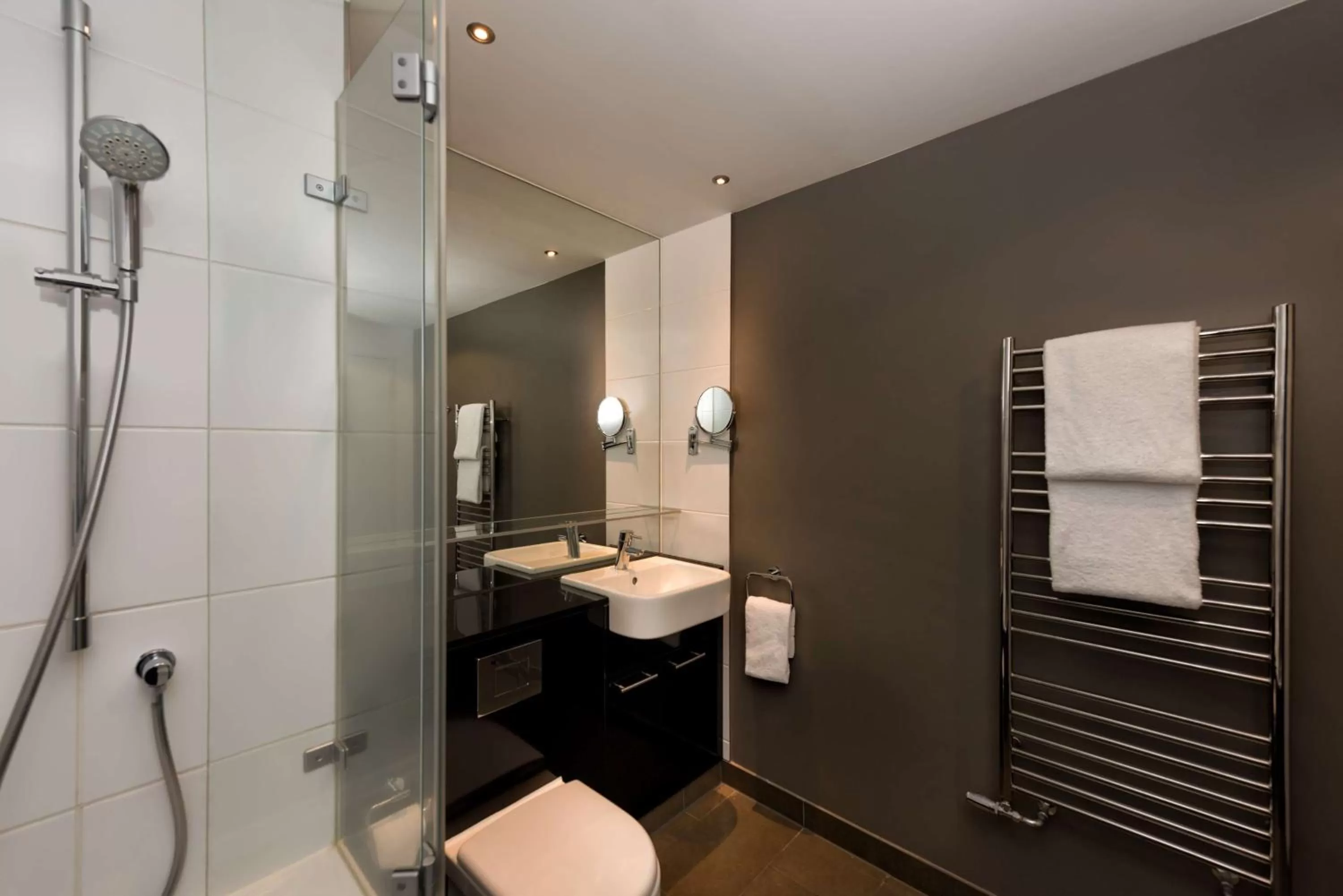 Bathroom in Adina Apartment Hotel Frankfurt Neue Oper