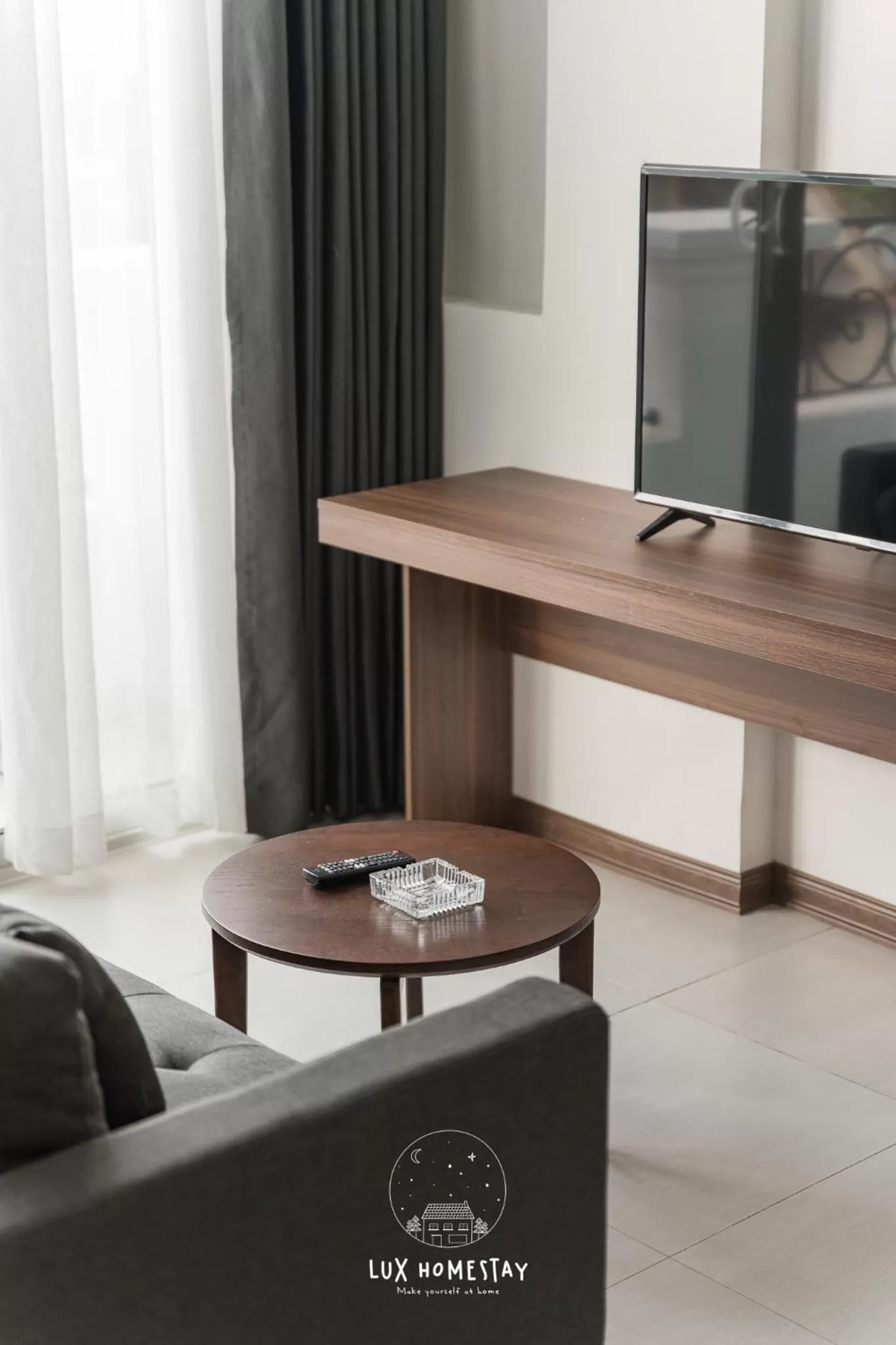 Kitchen or kitchenette in Lux Westlake Studio