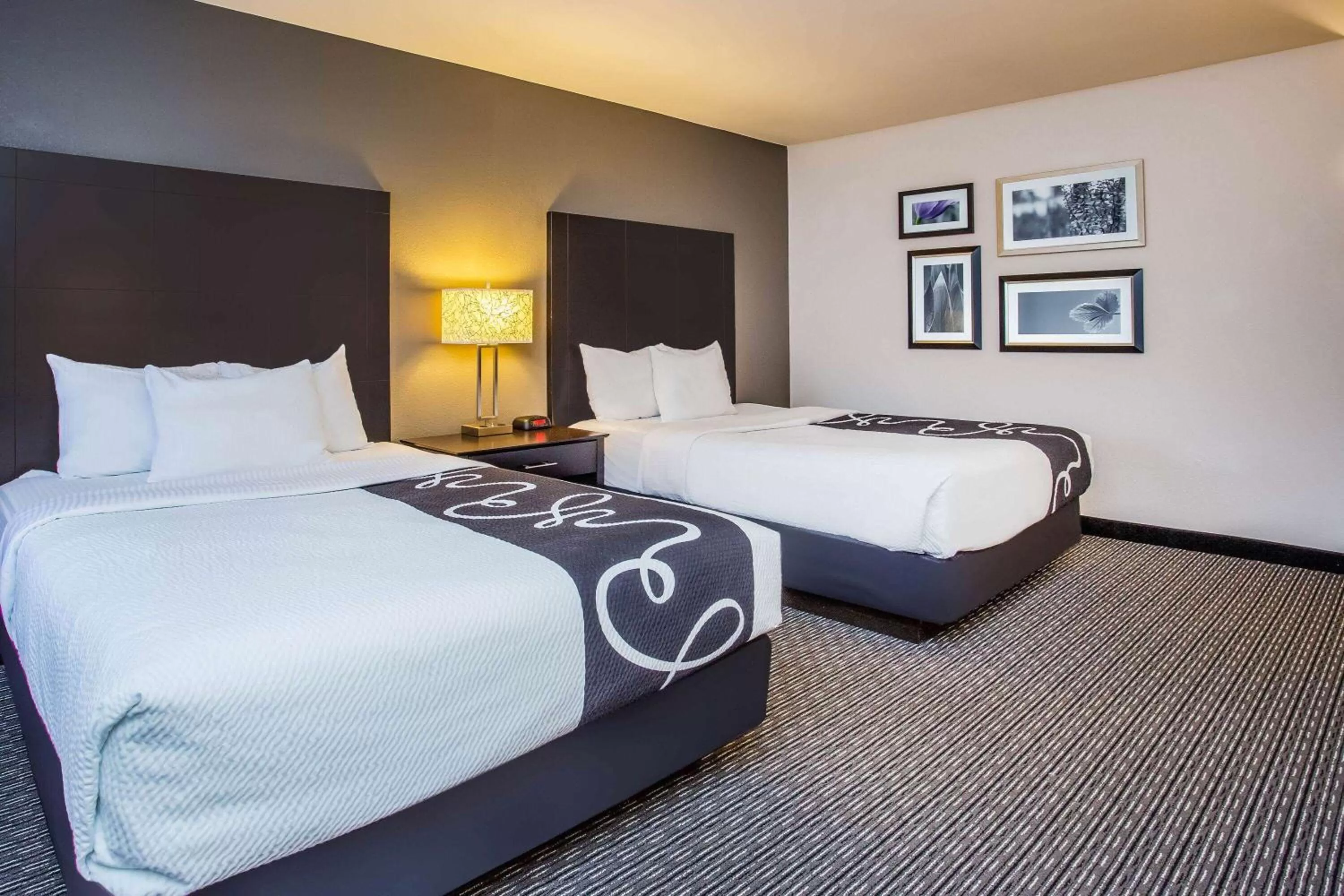 Photo of the whole room, Bed in La Quinta Inn by Wyndham Oshkosh