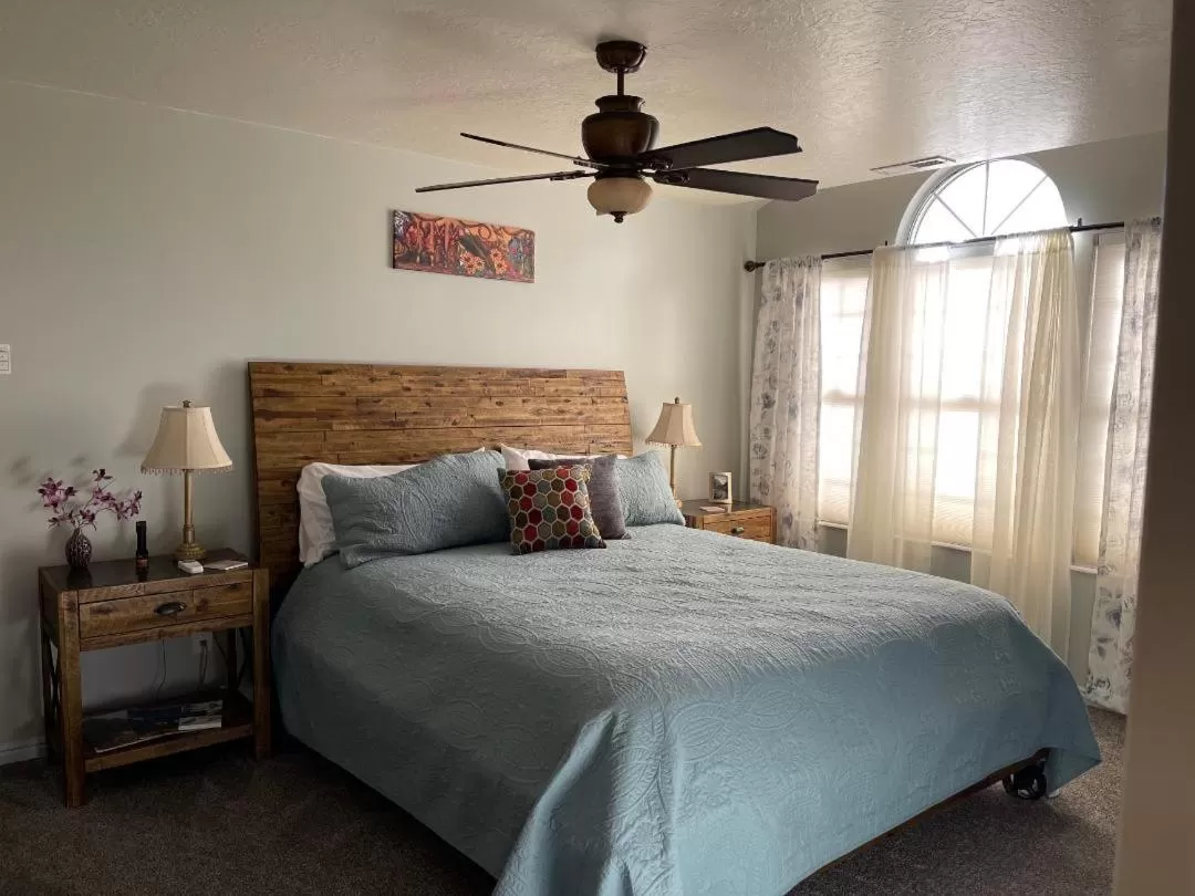 Bed in Harvest House Bed and Breakfast