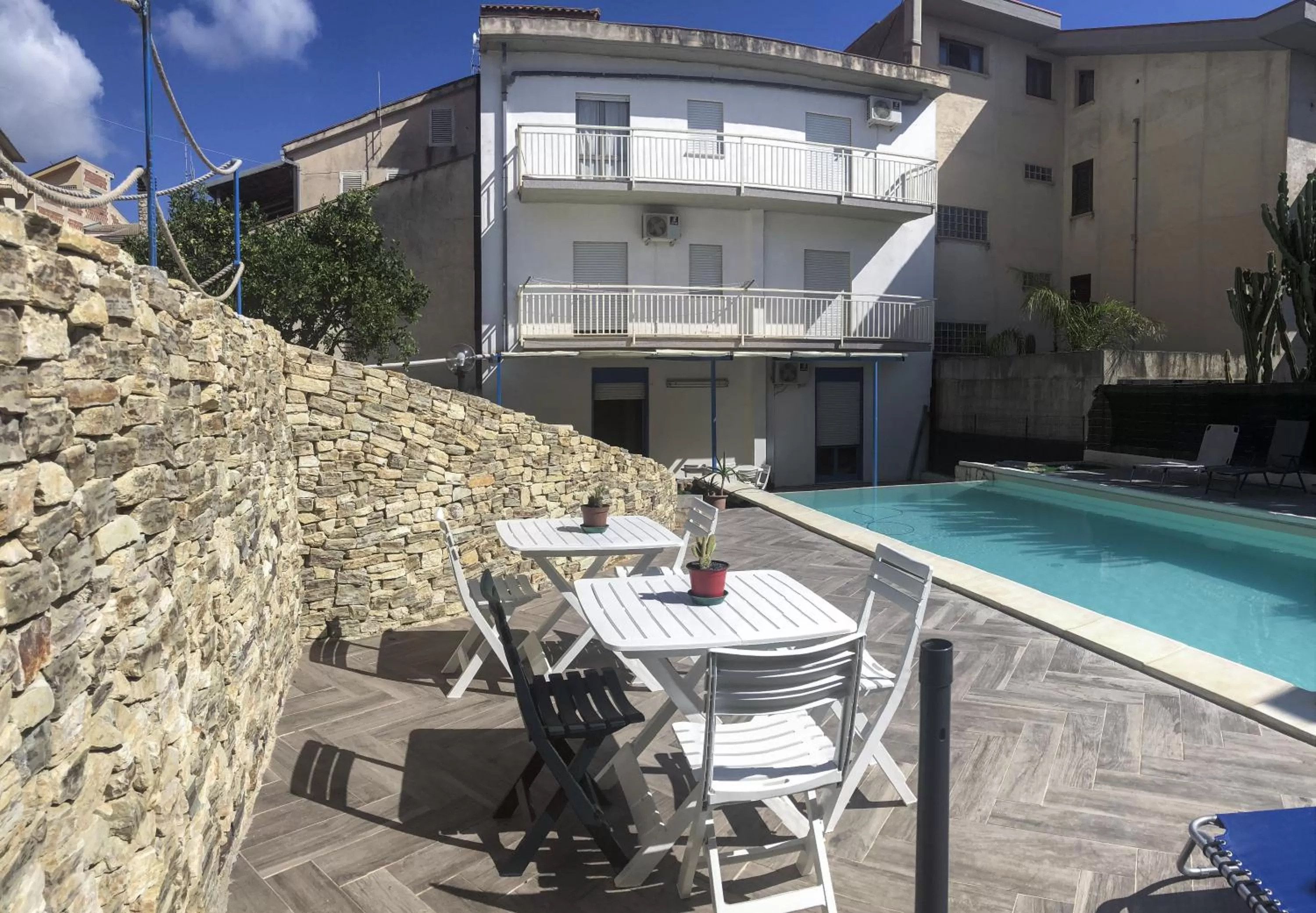 Facade/entrance, Swimming Pool in Residence del Golfo