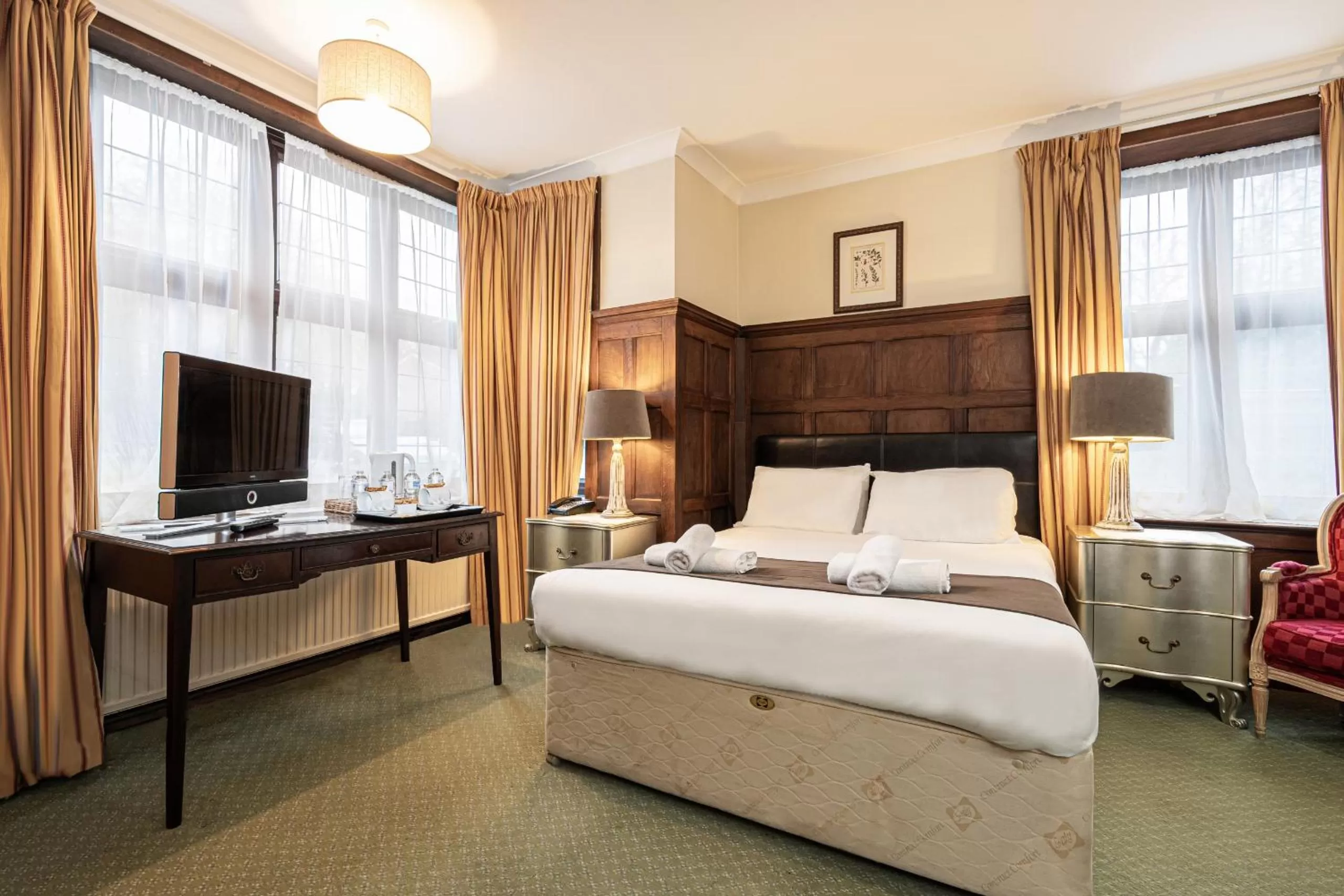 Bedroom, Bed in Barrington Lodge