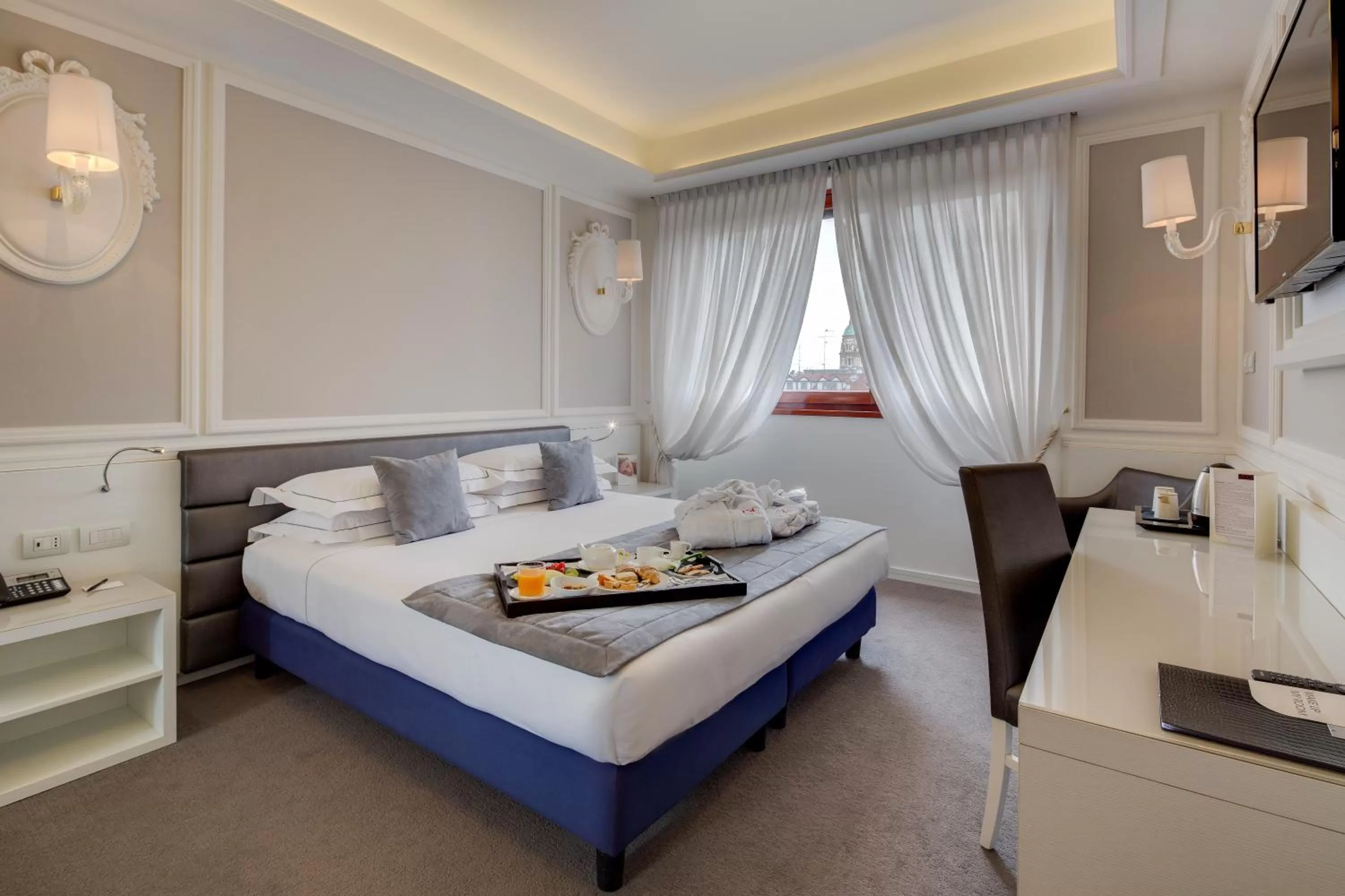 Photo of the whole room, Bed in Grande Albergo Roma