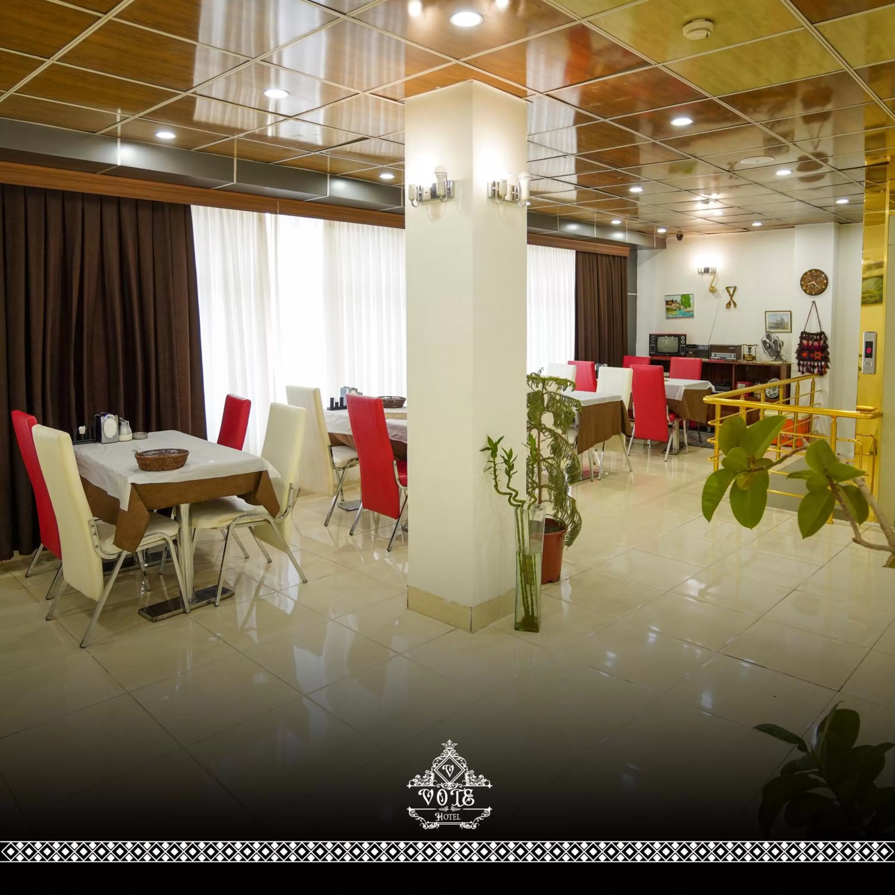 Restaurant/Places to Eat in Vote Hotel