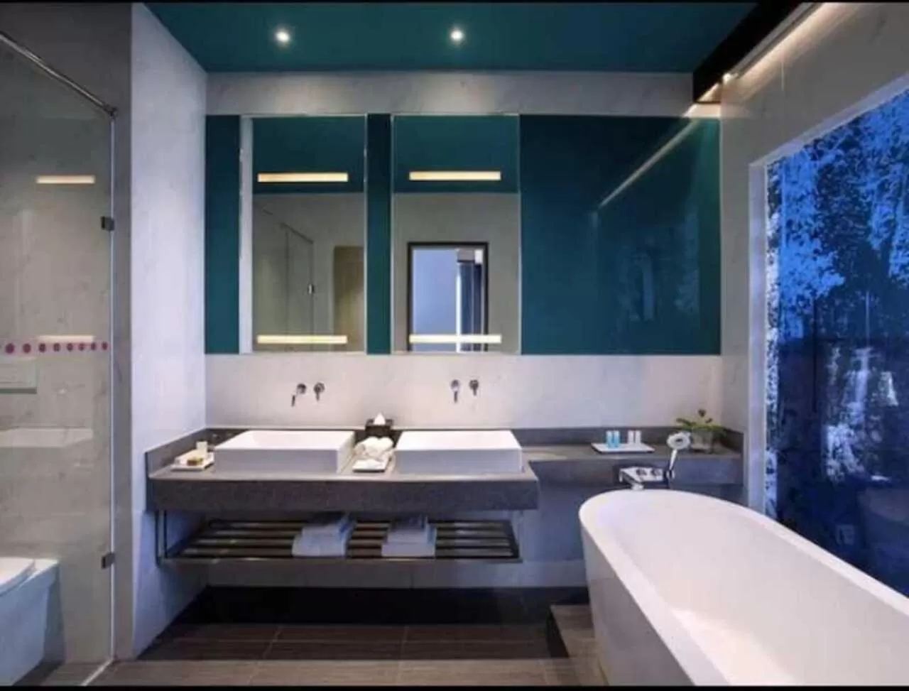 Bathroom in Avangio Hotel