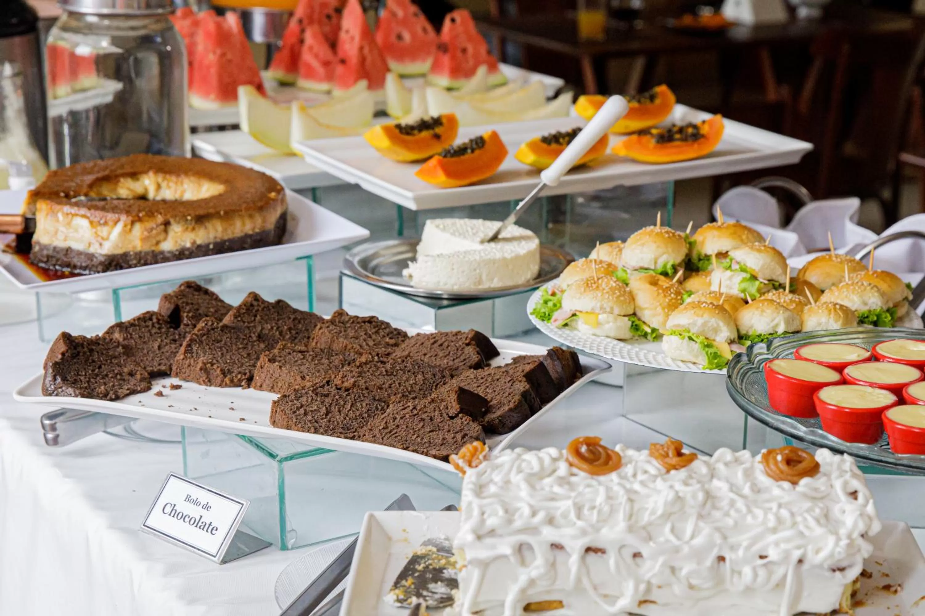 Breakfast in Hotel Albinos