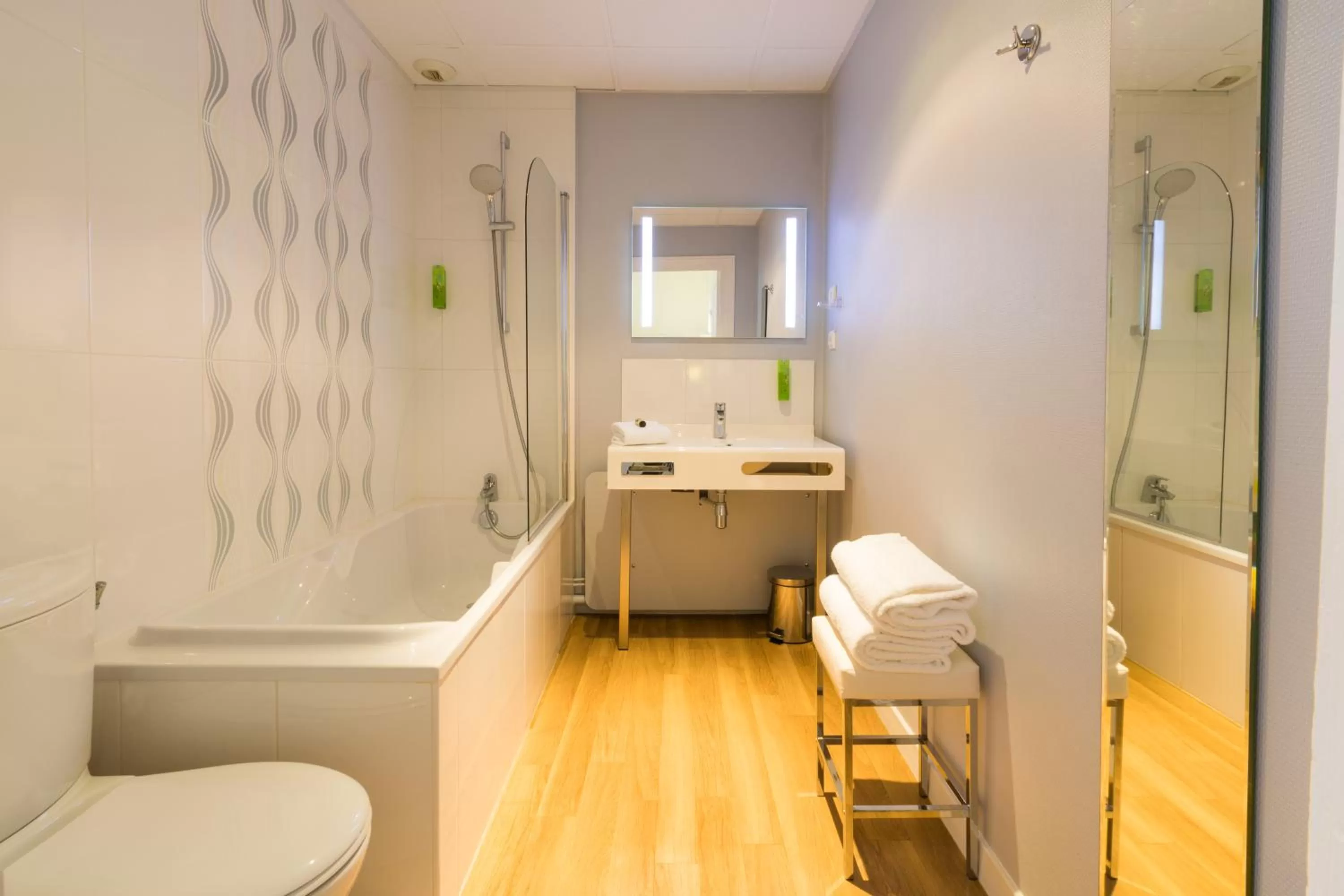 Toilet in Best Western Hôtel de France