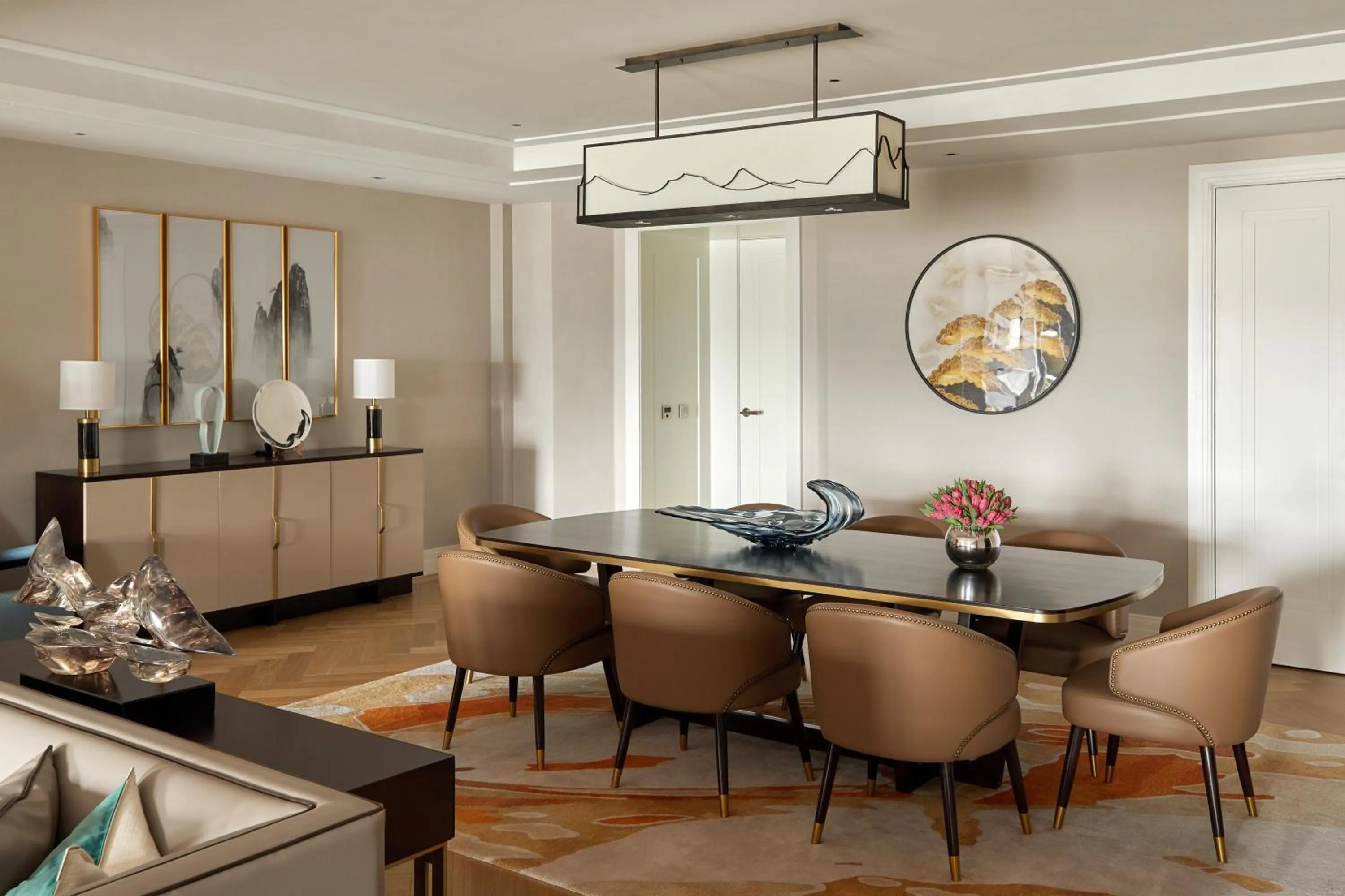 Dining area in Four Seasons Hotel London at Tower Bridge