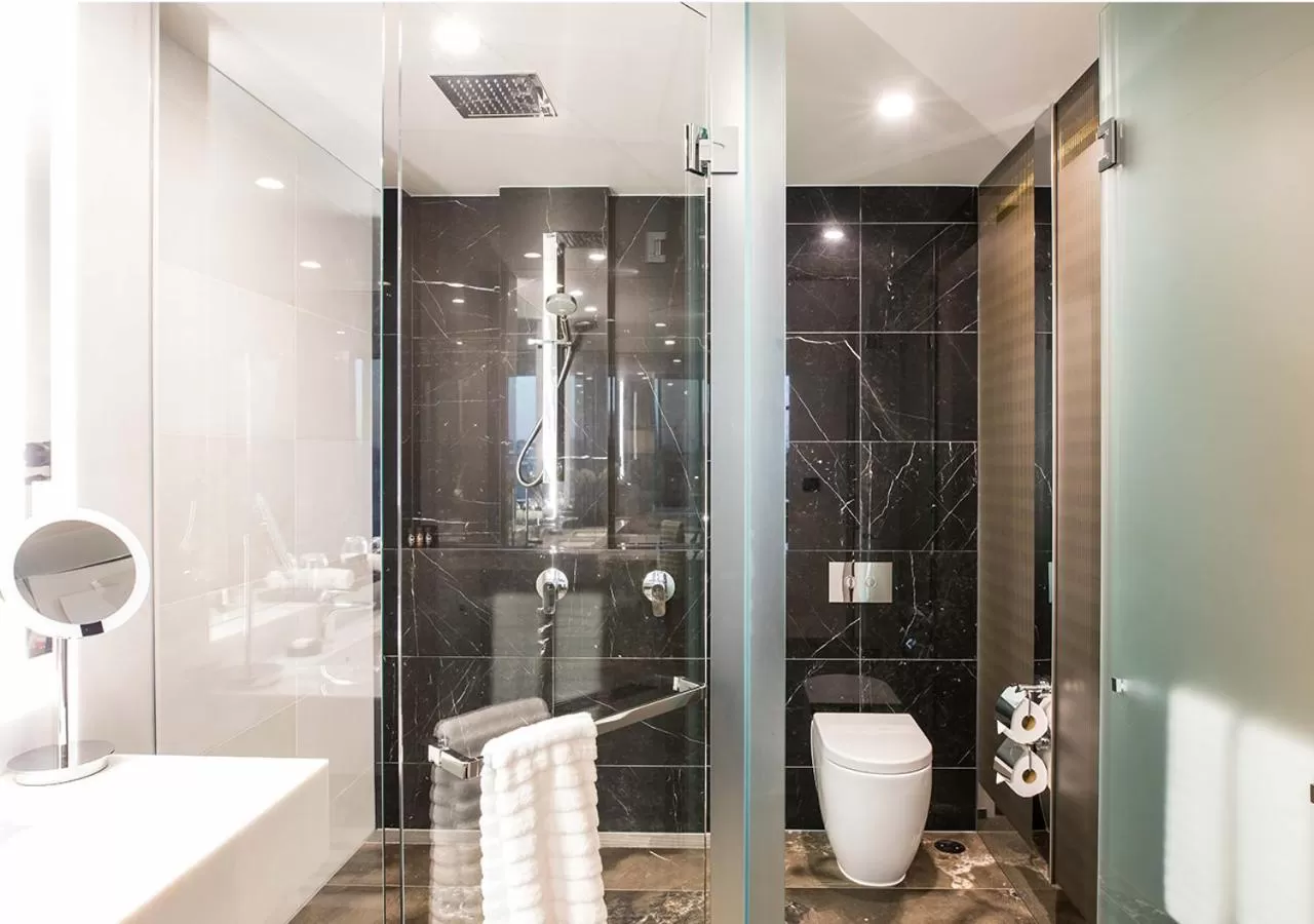 Shower in Emporium Hotel South Bank