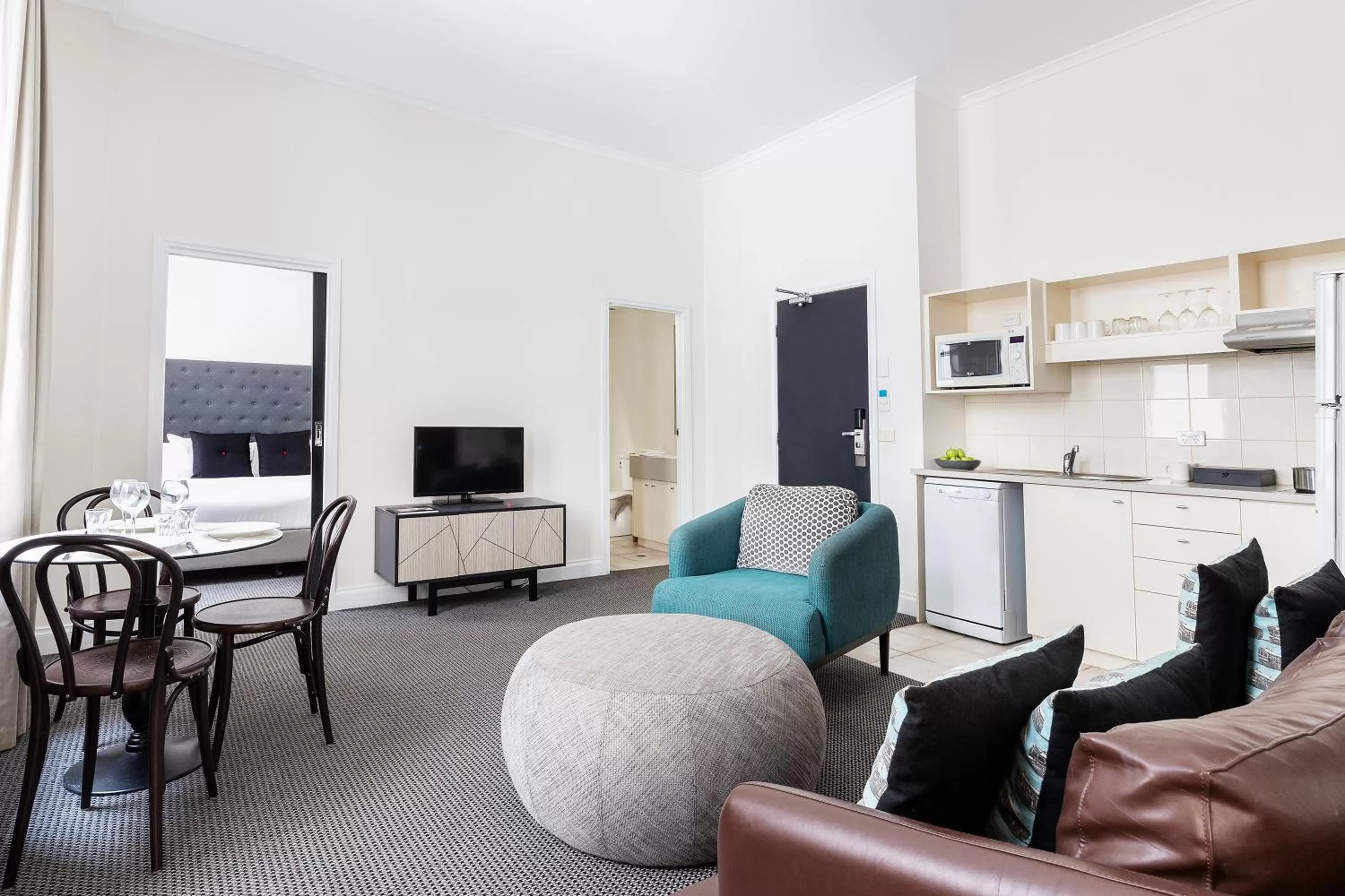 Living room, Seating Area in Quality Apartments Melbourne Central