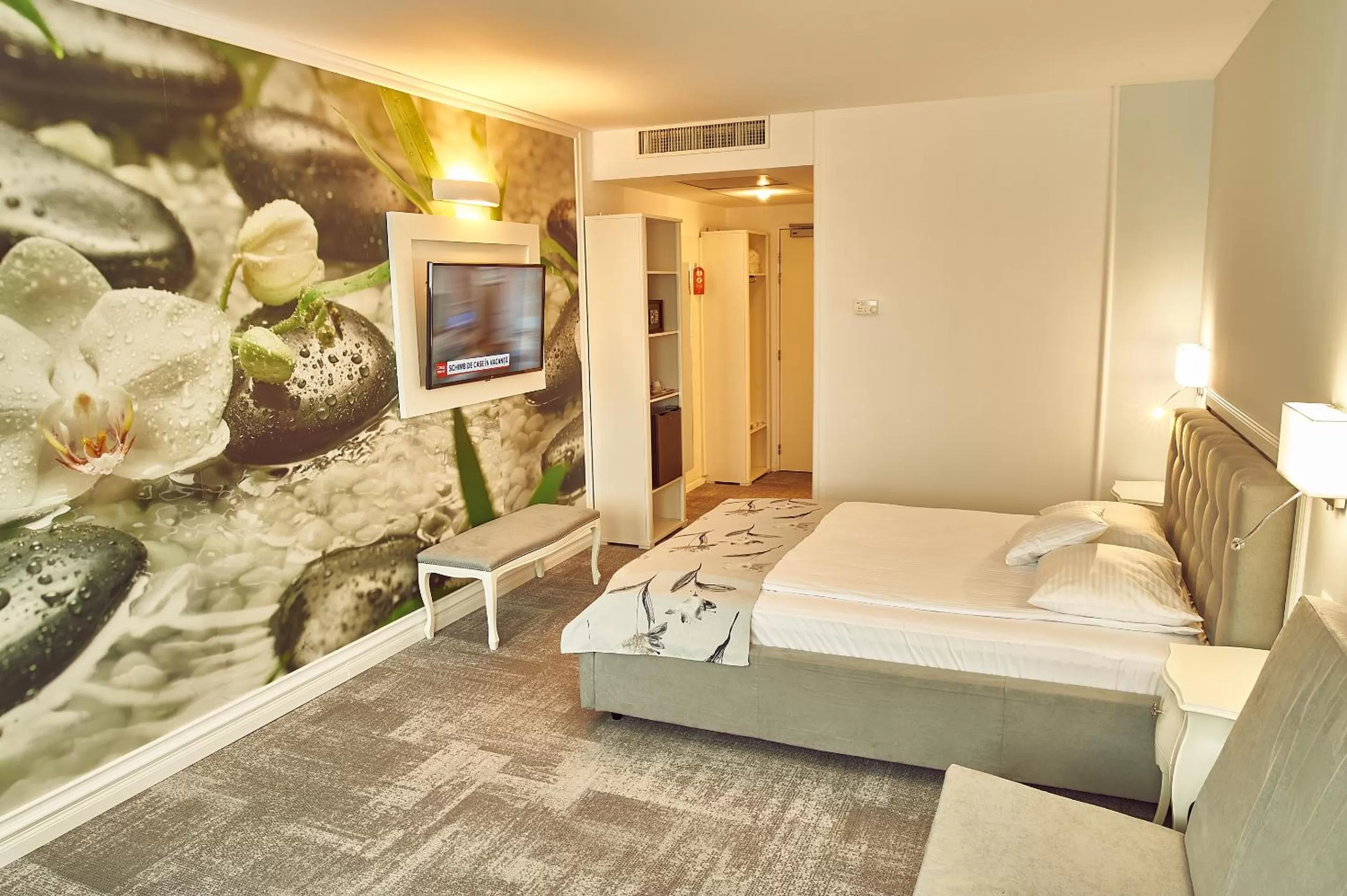 Photo of the whole room, Bed in Continental Forum Bucuresti Palatul Parlamentului