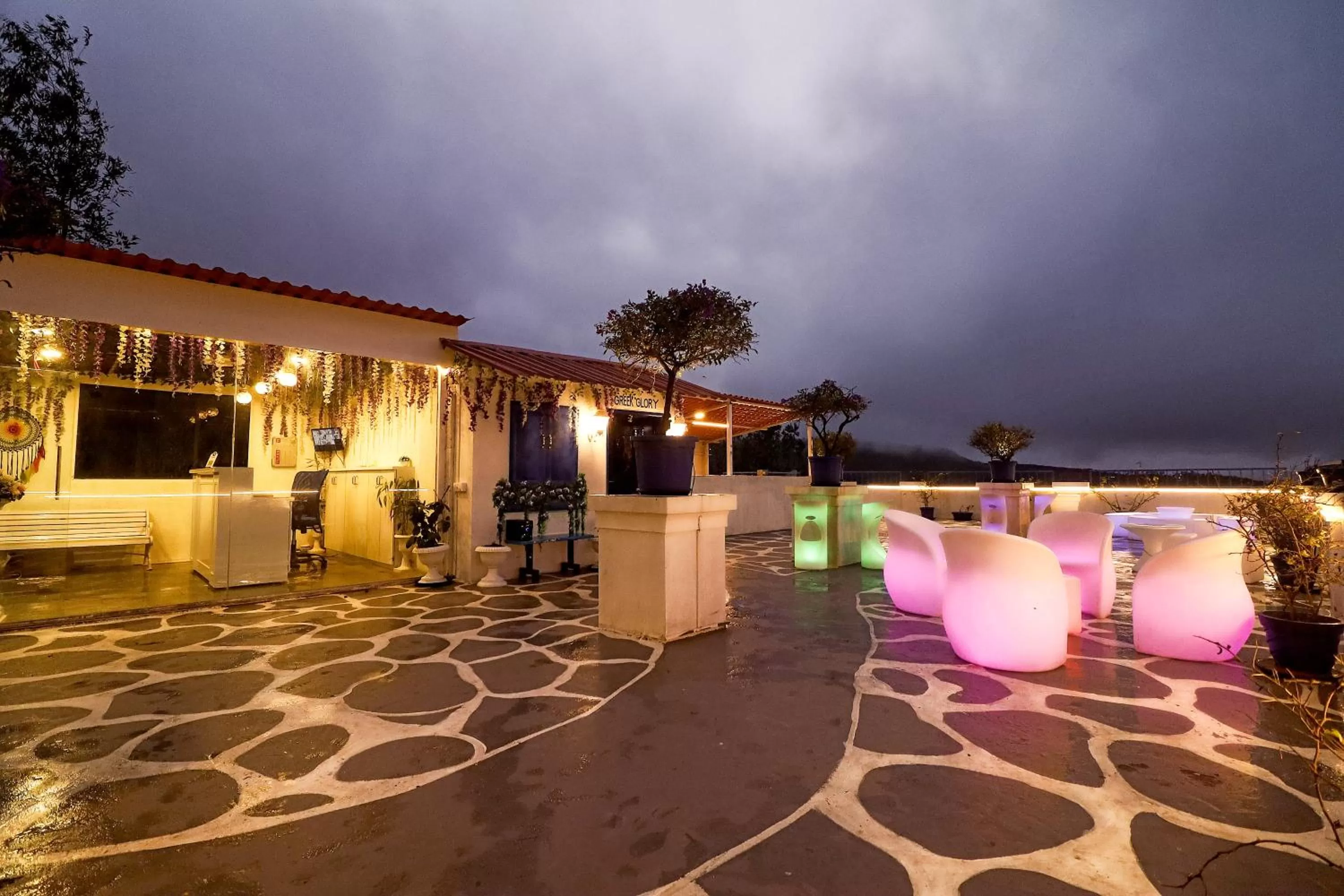 Restaurant/places to eat in Hotel Greek Glory