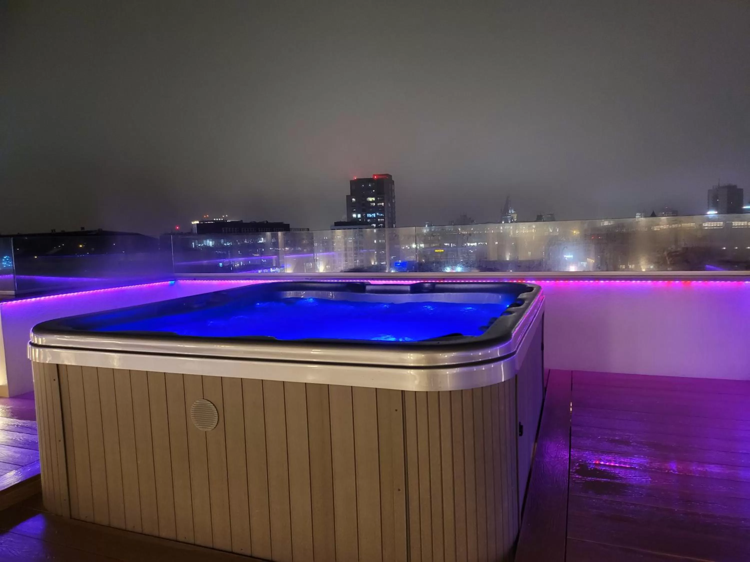 Hot Tub in Terrace Suites Iasi